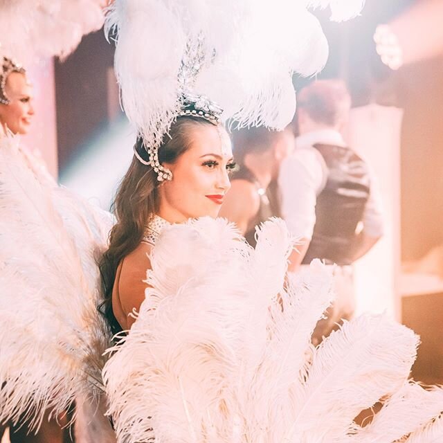 Just 8 more days until you can see these stunning dancers from Show de Vida back on stage again 💃 Both the summer party and the Prohibition Show is covid-19 approved, so get your tickets before it&rsquo;s too late 🤫 all 📸 by @moona.photography