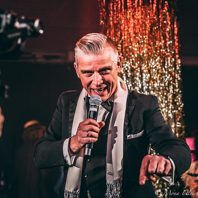 Only 3 days and 25 tickets left to Oslo Prohibition Show 🤫 Norway&rsquo;s own Frank Sinatra &ndash; Richard Bowers will guide you through the show with his cunning, charm and charisma 🕺 Ready to go back to 1923? ✨ 📸: @moona.photography