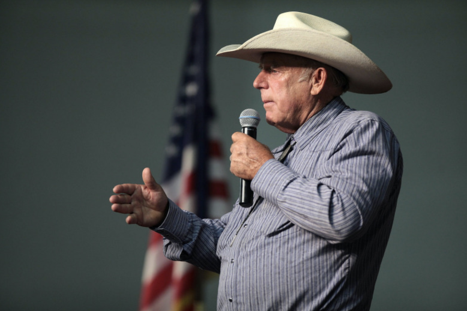 Cliven Bundy speaking at a forum hosted by the American Academy for Constitutional Education at the Burke Basic School in Mesa, Arizona. Photo courtesy Gage Skidmore (www.flickr.com/people/22007612@NO5)
