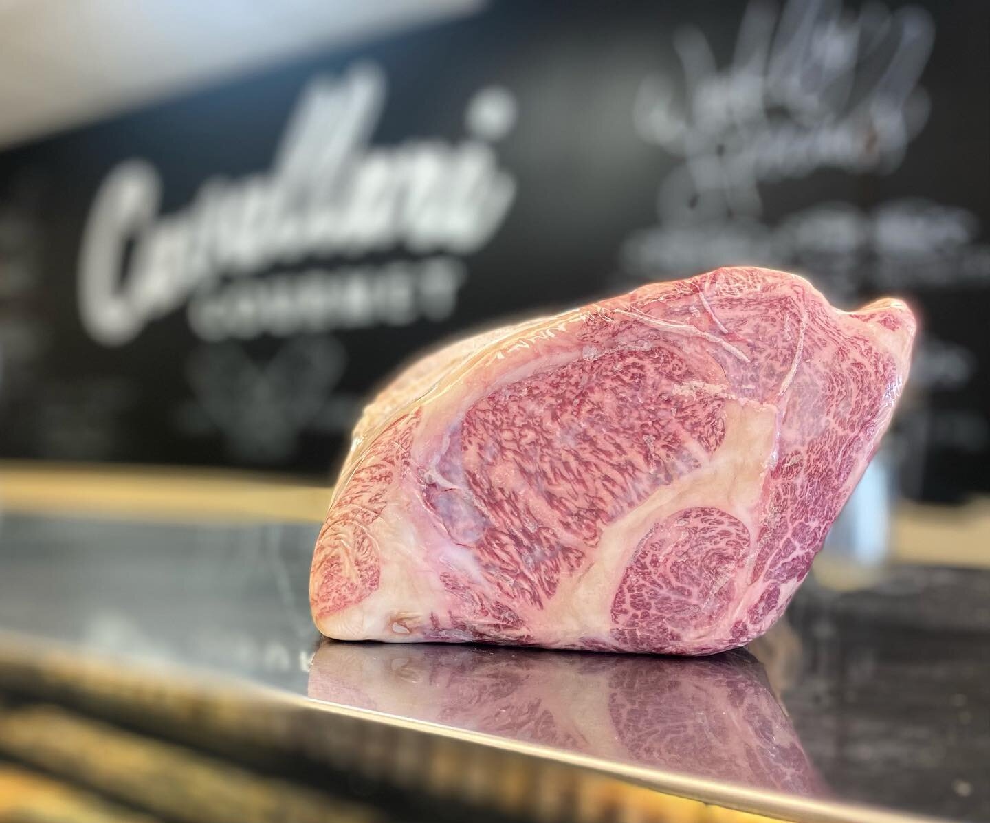 We think mom deserves the best.  So we have added one more feature to our Mother&rsquo;s Day line up.  Japanese Miyazaki A5 ribeye.  Come on in before this 12lb hunk of heaven is gone! 

#a5 #wagyu #oviedoflorida #oviedomarket #eatlocal #orlandofood 