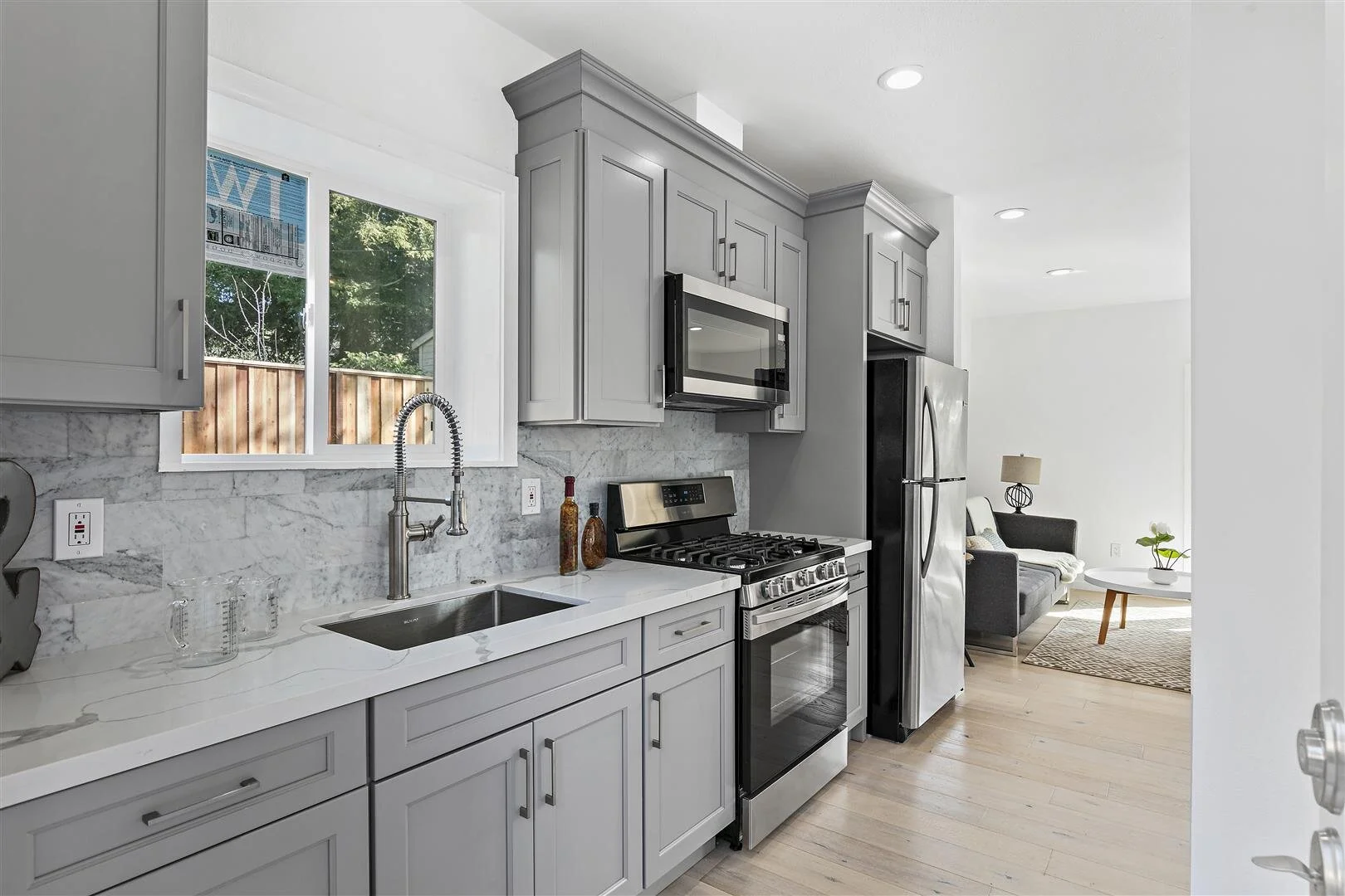 MLS 4174 Fruitvale Ave Oakland080.JPG