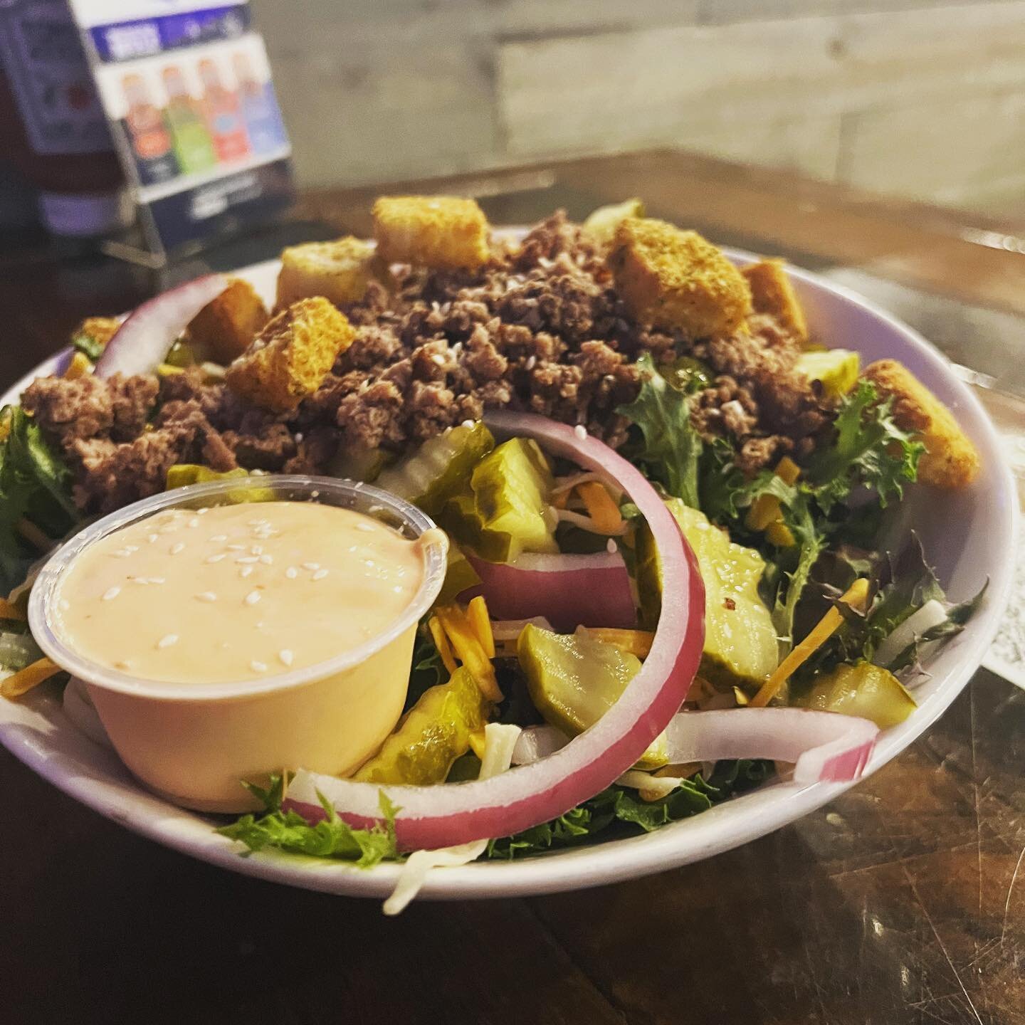 We&rsquo;re loving it! 

📸 Mac Daddy Salad: Mixed Greens, Smoked Ground Beef, Onion, Shredded Cheddar Jack, Pickles, Sesame Seeds, and Thousand Island Dressing.

##savectrestaurants #ctbites #cteats #goodcteats #ctrestaurants #eatinconnecticut #ctfo