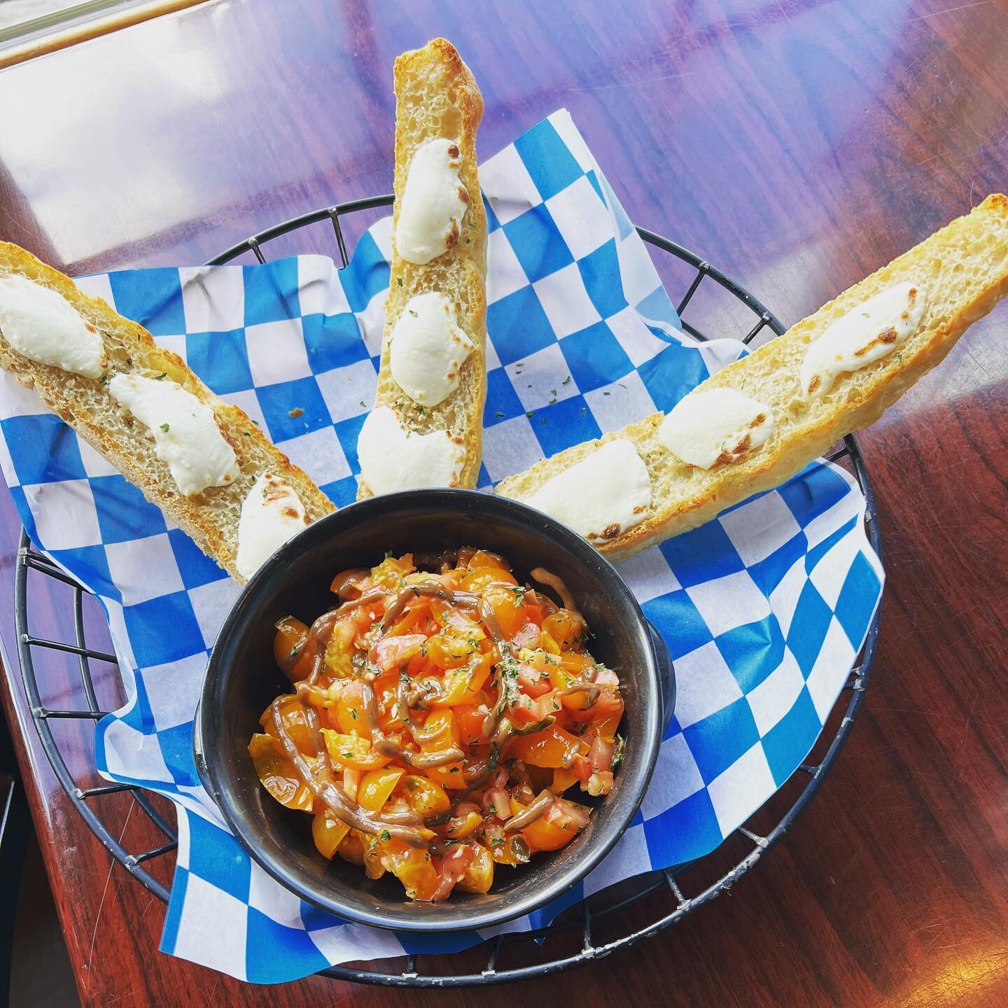 We cannot think of anything lovelier than this colorful bruschetta! 

📸 Golden Bruschetta: House-made Focaccia Bread, topped with Melted Mozzarella. Served with a mix of fresh Tomato, Garlic, and Basil Bruschetta. 

❓It&rsquo;s Trivia Thursday! Regi