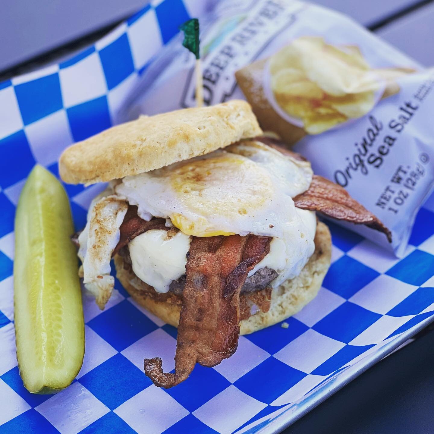 Did someone say breakfast?! 🤩

Breakfast Burger: House Beef Party topped with Bacon, Hashbrowns, American Cheese, Fried Egg, and Served on a Freshly Made Biscuit. Served with Chips. 

#Savectrestaurants #ctbites #cteats #goodcteats #ctrestaurants #e