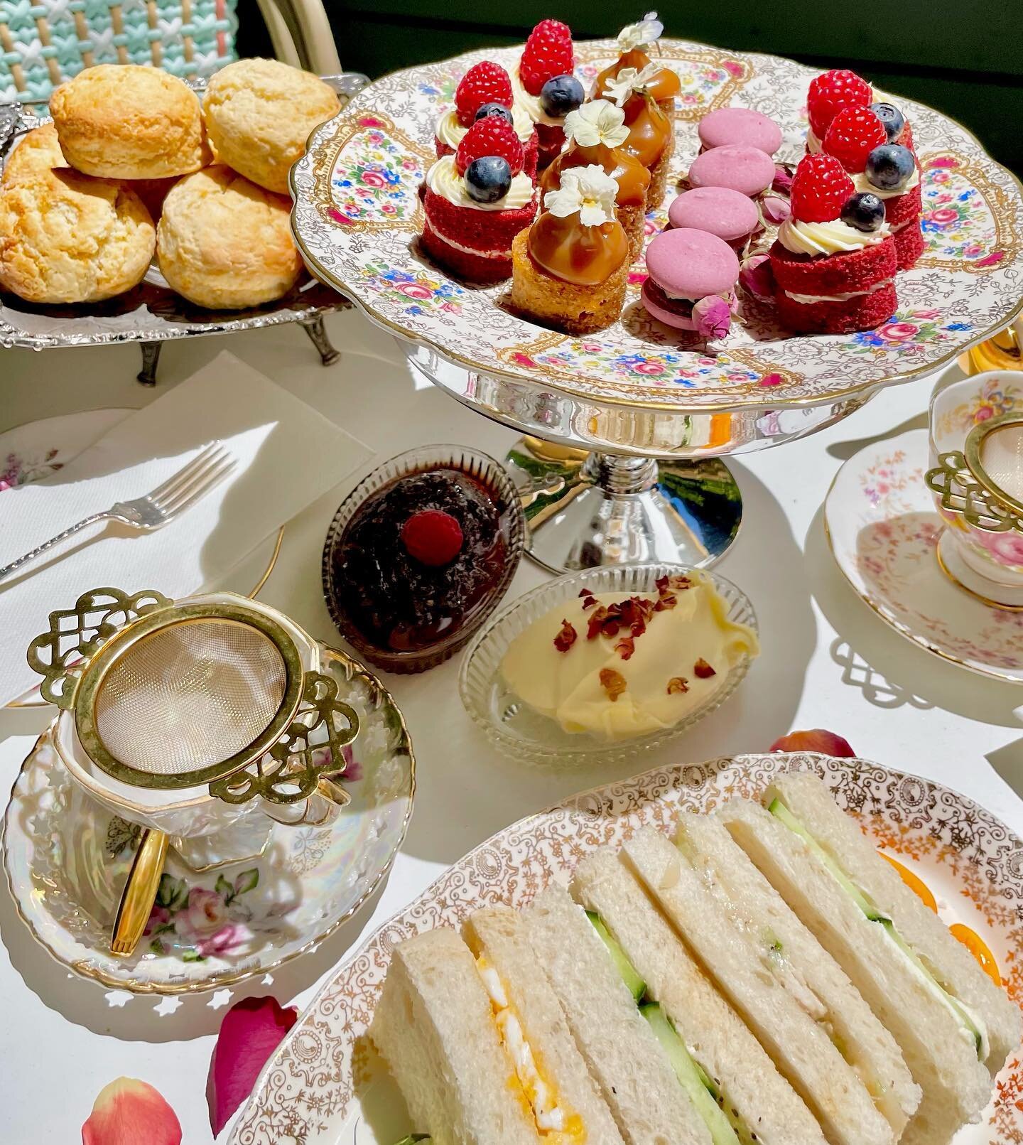 Today&rsquo;s moments are tomorrow&rsquo;s memories 🤗
sitting outside enjoying mini red velvet cake in one hand and a traditional cucumber ribbon sandwich in another! Perfect before a visit to the NGV for the Gabrielle Chanel exhibition.