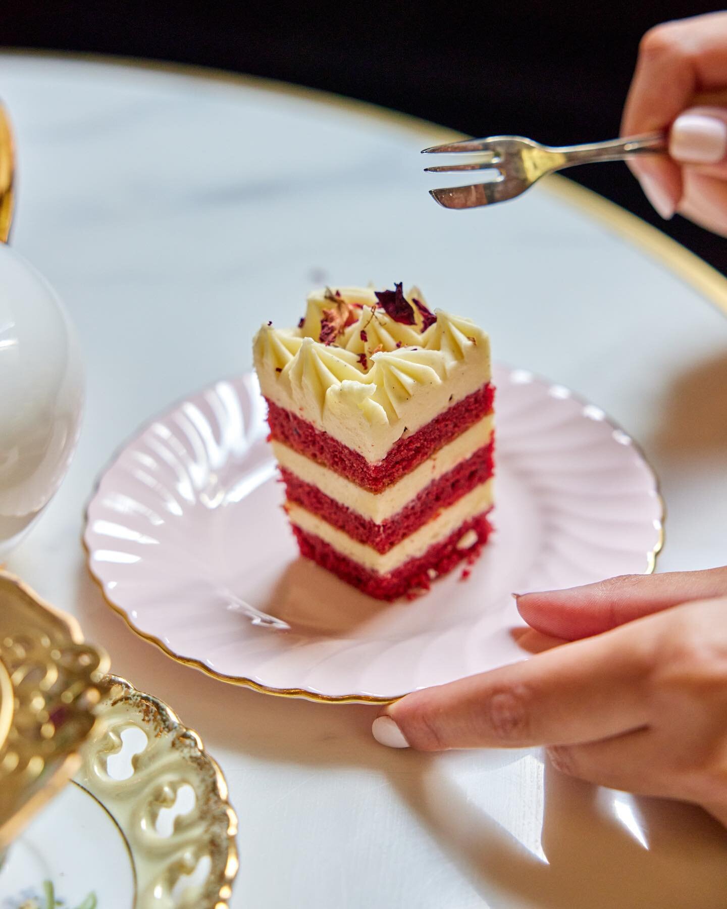 Get stuck in 🤤
Layered red velvet slice with vanilla cream frosting! Perfect for an afternoon treat.

Photo by: @dancastano for @whatsonmelb