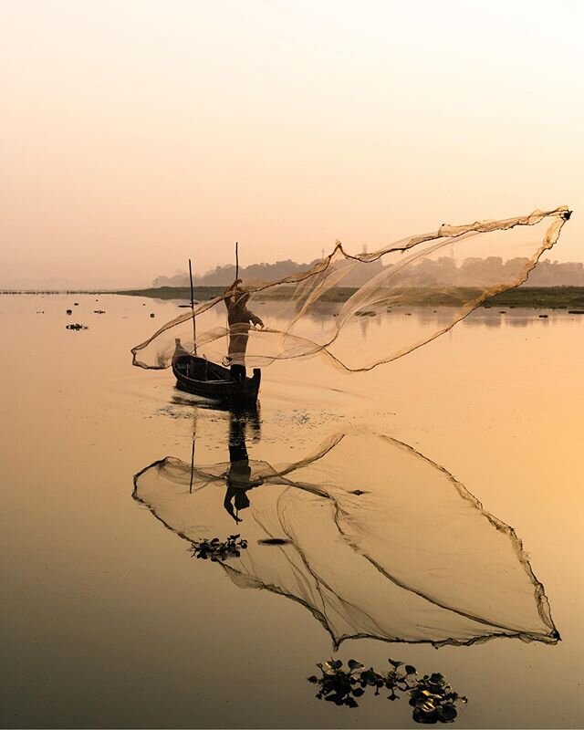 the traditional fisherman.
.
near the u-bein-bridge was a a traditional fisherman fishing small fishes with an old net-fishing technique. our immediately asked our tourguide if he can make a connection with him that I can do some photographs of him f