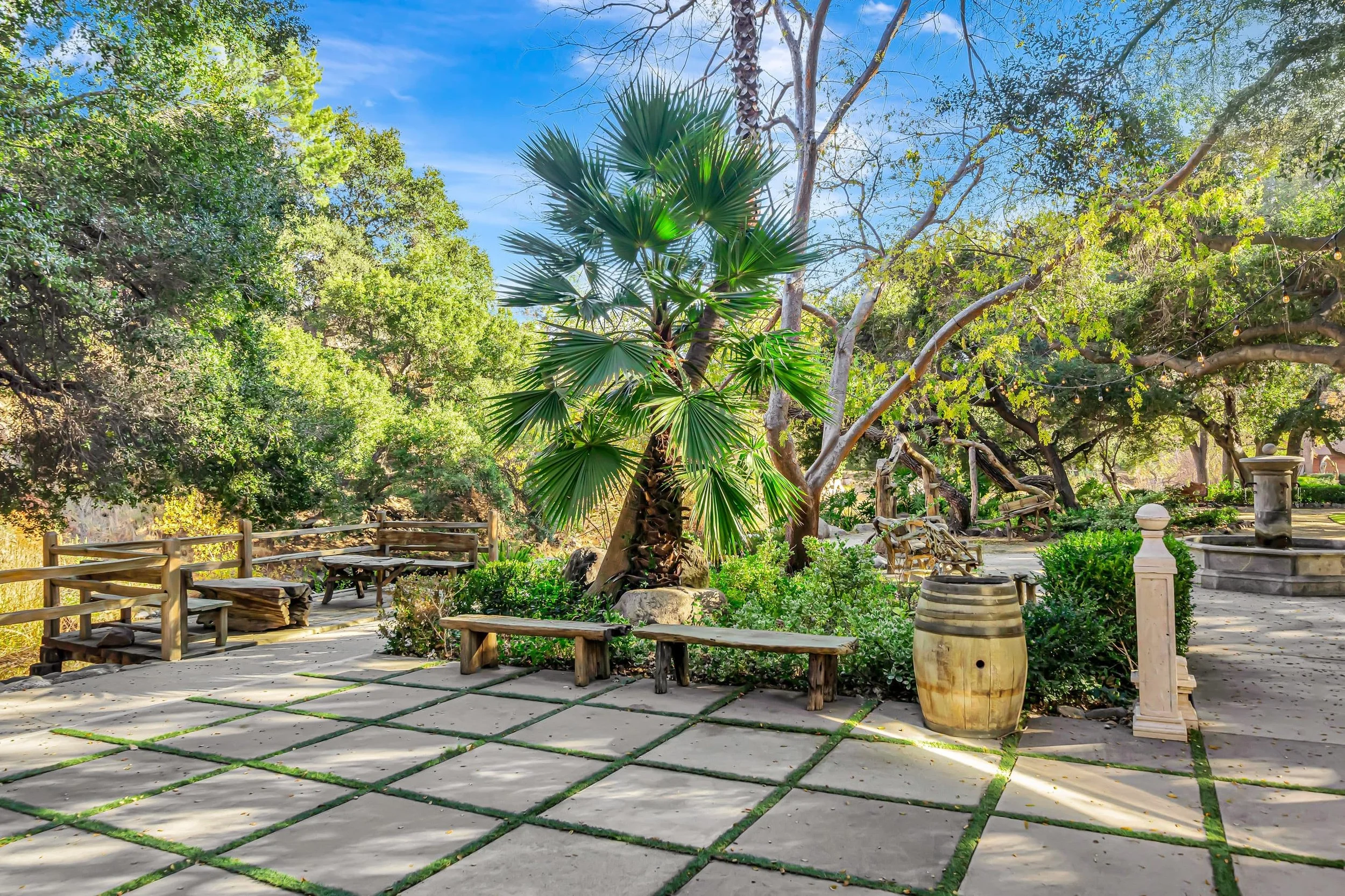 Outdoor lounge spaces Agoura Hills