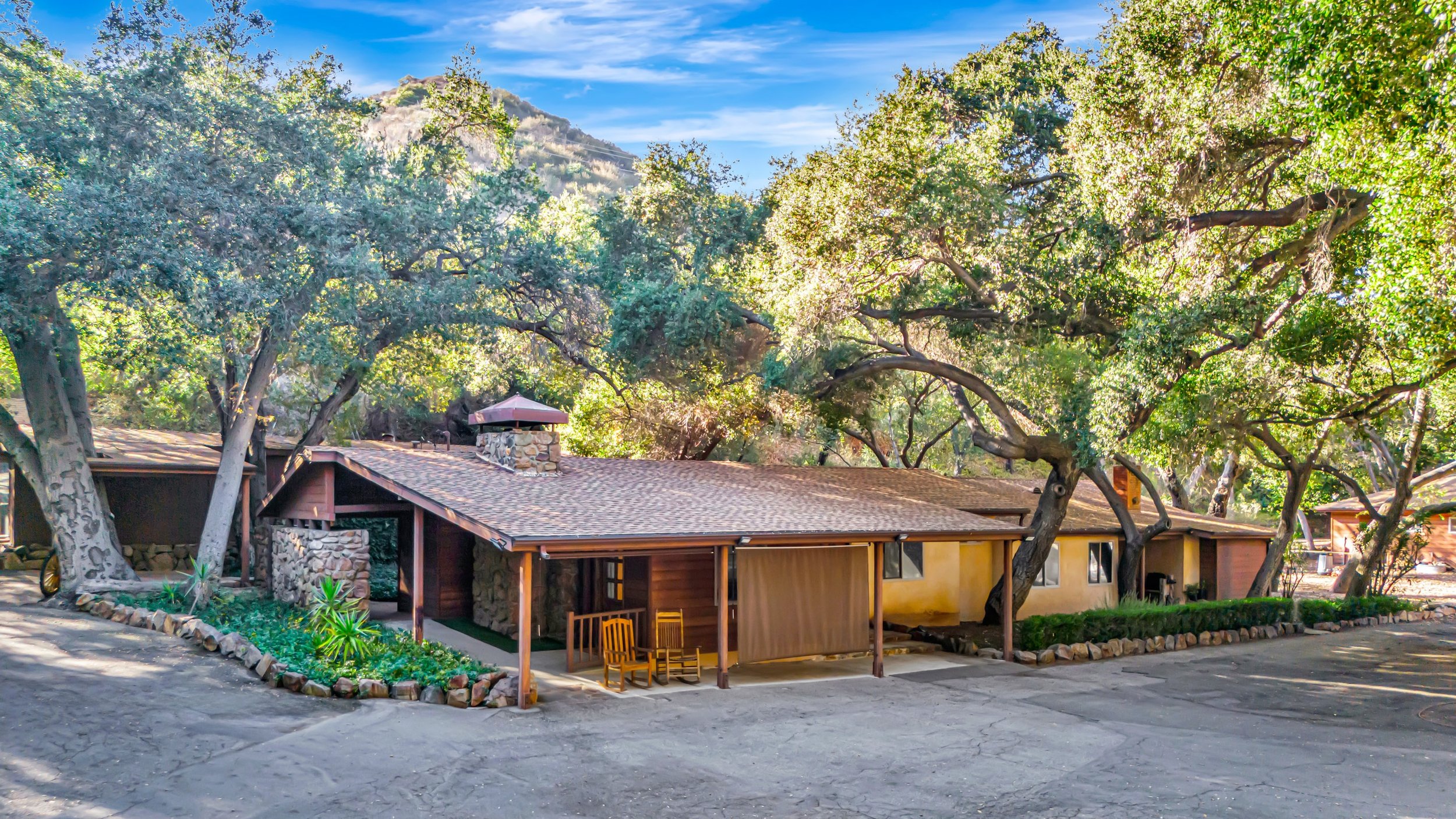 Cabin for rent in Agoura Hills California.jpg