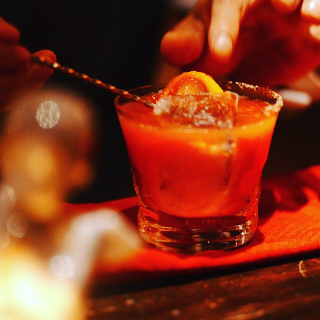 トマト丸々1つ使ったブラッディメアリー|Bloody Mary made of one whole tomato
