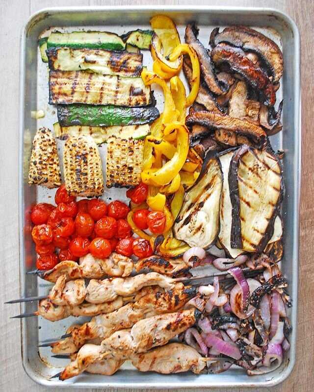Grilling season is the best season 🔥 I got a couple fun grill recipes coming up this week. What&rsquo;s your favorite thing to grill up?
.
.
.
#grillingseason #grilling #grillingandchilling #grillrecipes #grillingrecipes #grilledchicken #grilledvegg