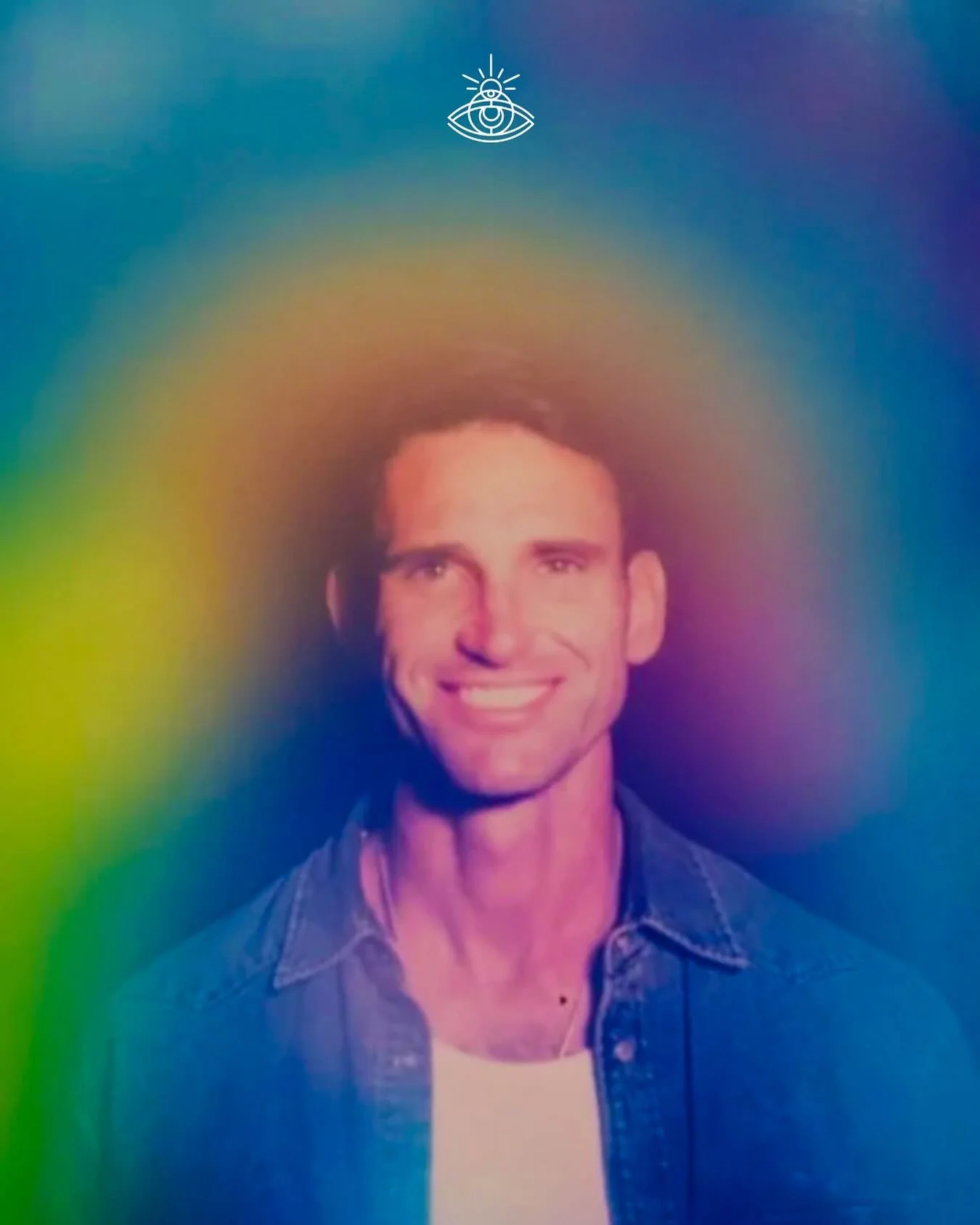 We had the absolute pleasure of capturing the incredible @carlradke&rsquo;s aura at the @minglemocktails event hosted at @softbarcafe in Brooklyn and let&rsquo;s just say, his energy was pure light! 🌈💫

Carl&rsquo;s aura radiates a balance of confi