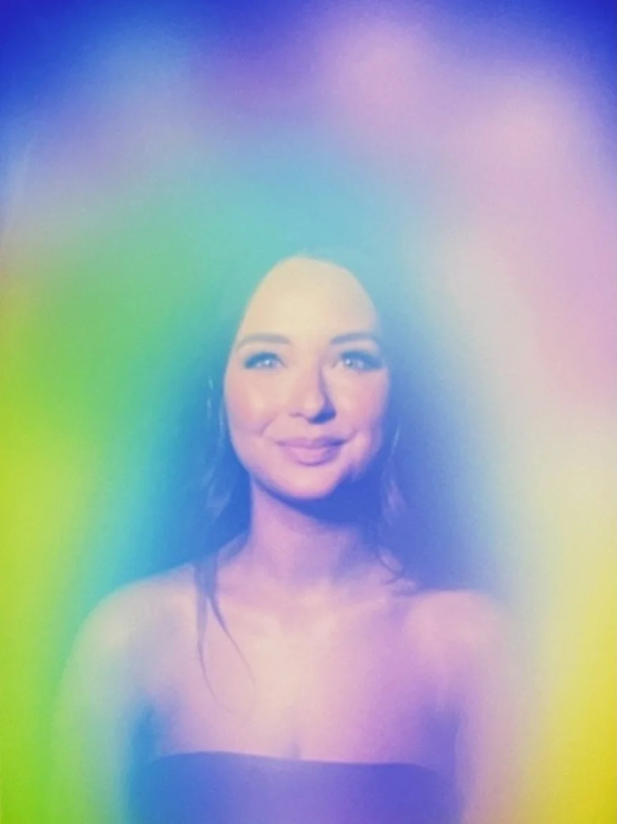 @shelbyannbell captured in her glow ✨

Her aura at last week&rsquo;s @thayers NYC event felt like a perfect balance of strength and softness, radiating warmth, clarity, and a quiet kind of confidence that turns heads without trying.

Moments like thi