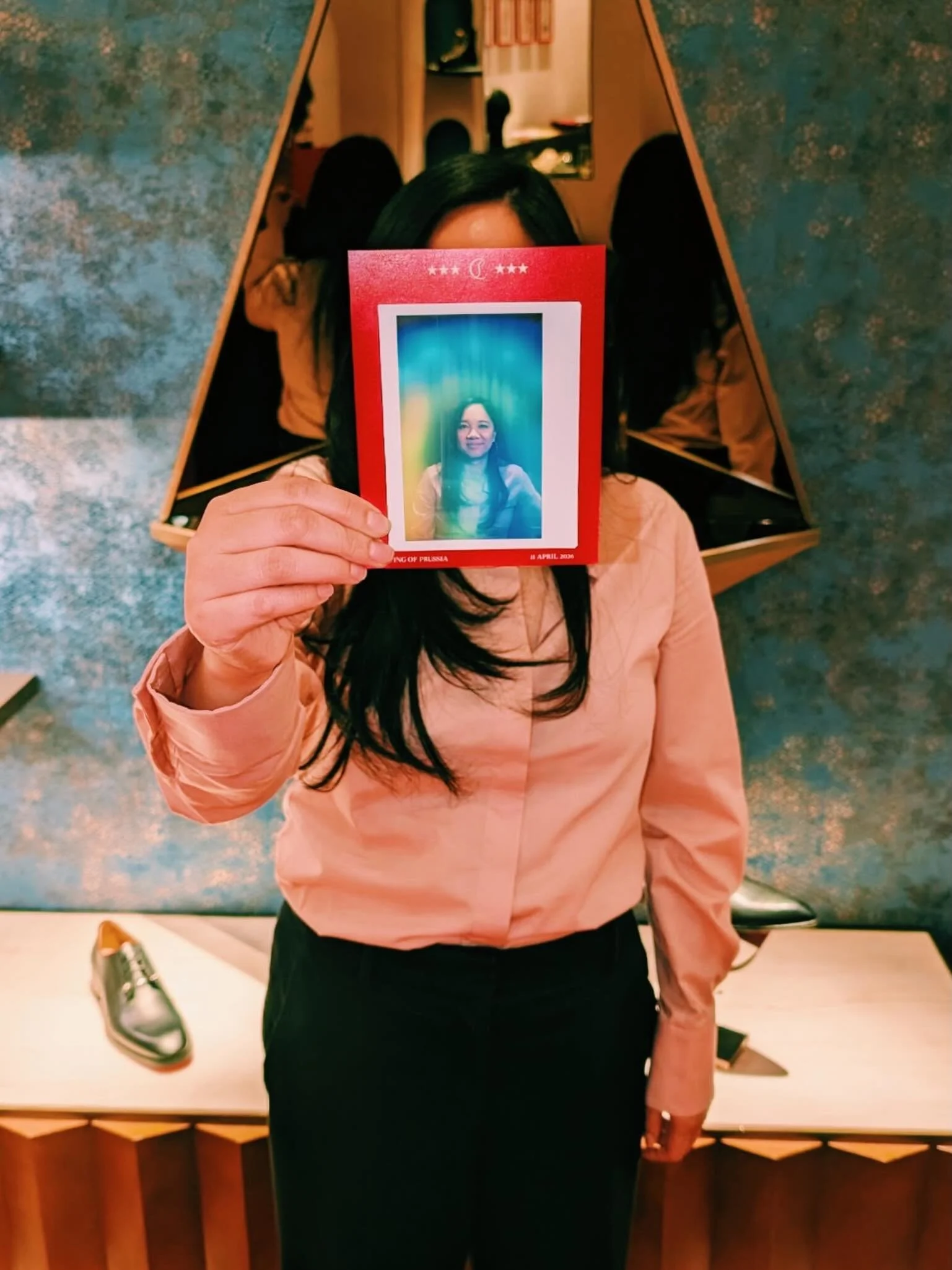A little magic at the @christianlouboutin inside the King of Prussia Mall!

We had the sweetest time capturing aura portraits for teenagers picking out their prom shoes and stepping into such a special milestone moment. So much excitement, confidence