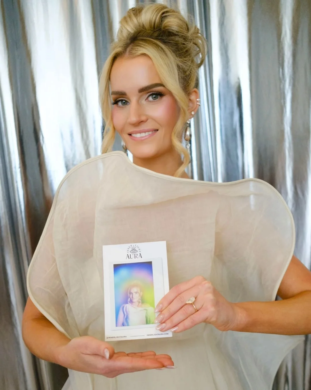 A few weeks ago, we had the absolute joy of capturing auras at one of the most beautiful bridal showers at the Four Seasons Philadelphia, and let me tell you&hellip; there is something so special about seeing a room full of people who all love the sa