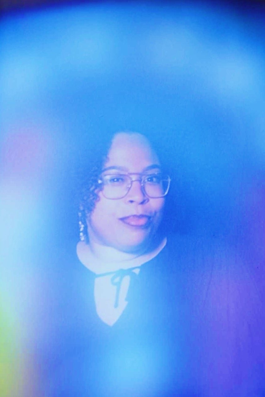 pastel aura of a woman in new york city