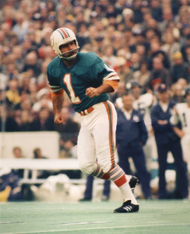 Garo runs off after hitting a field goal during Super Bowl VIII,  January 13th, 1974.