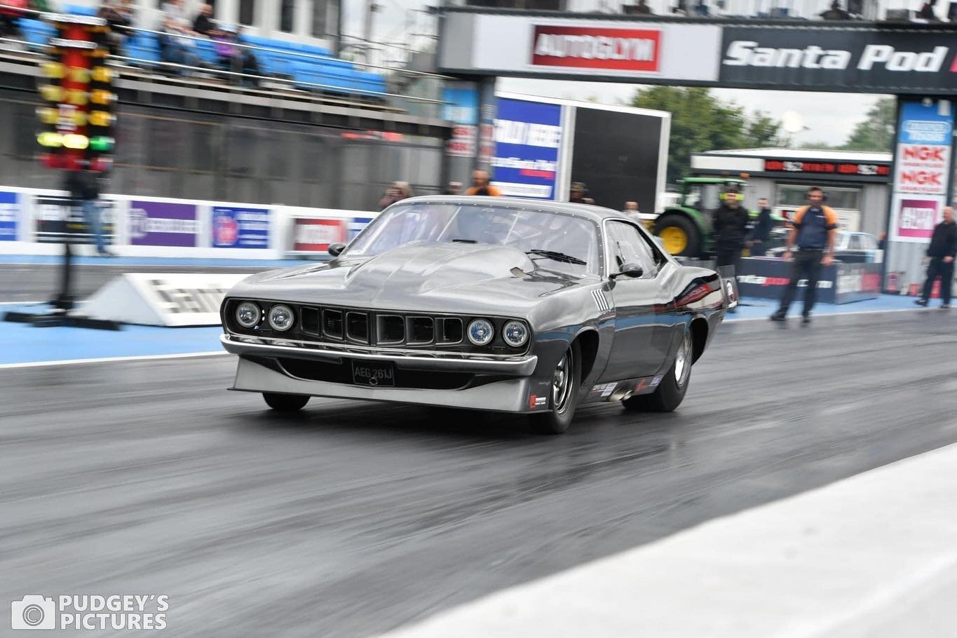 Congratulations to Mark Sheridan with his @mph.racing.cuda for entering the 200 mph club this weekend in his RRC built Hemi &lsquo;Cuda! Great progress guys! 

#robinsonracecars
#rsquared

Photo credit @pudgeyspictures