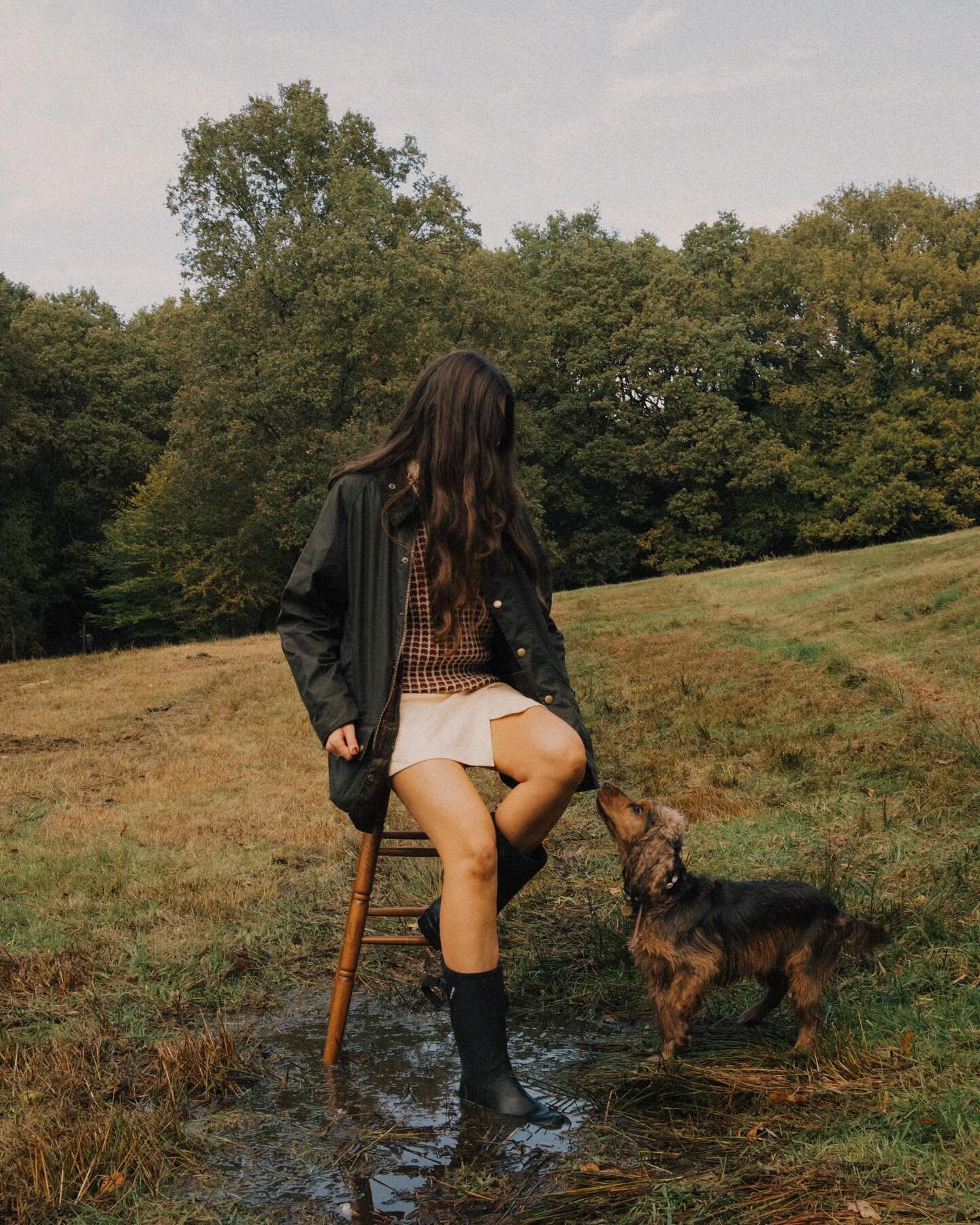 Countryside core eat your heart out 🪷🌾🦌

~ stills for @barbour by @beatricerigby

#countrysidelife #countrysideaesthetic #cottagecore #cottagecoreaesthetic #cottagecorefashion #barbour #countrysidephotoshoot #photographer