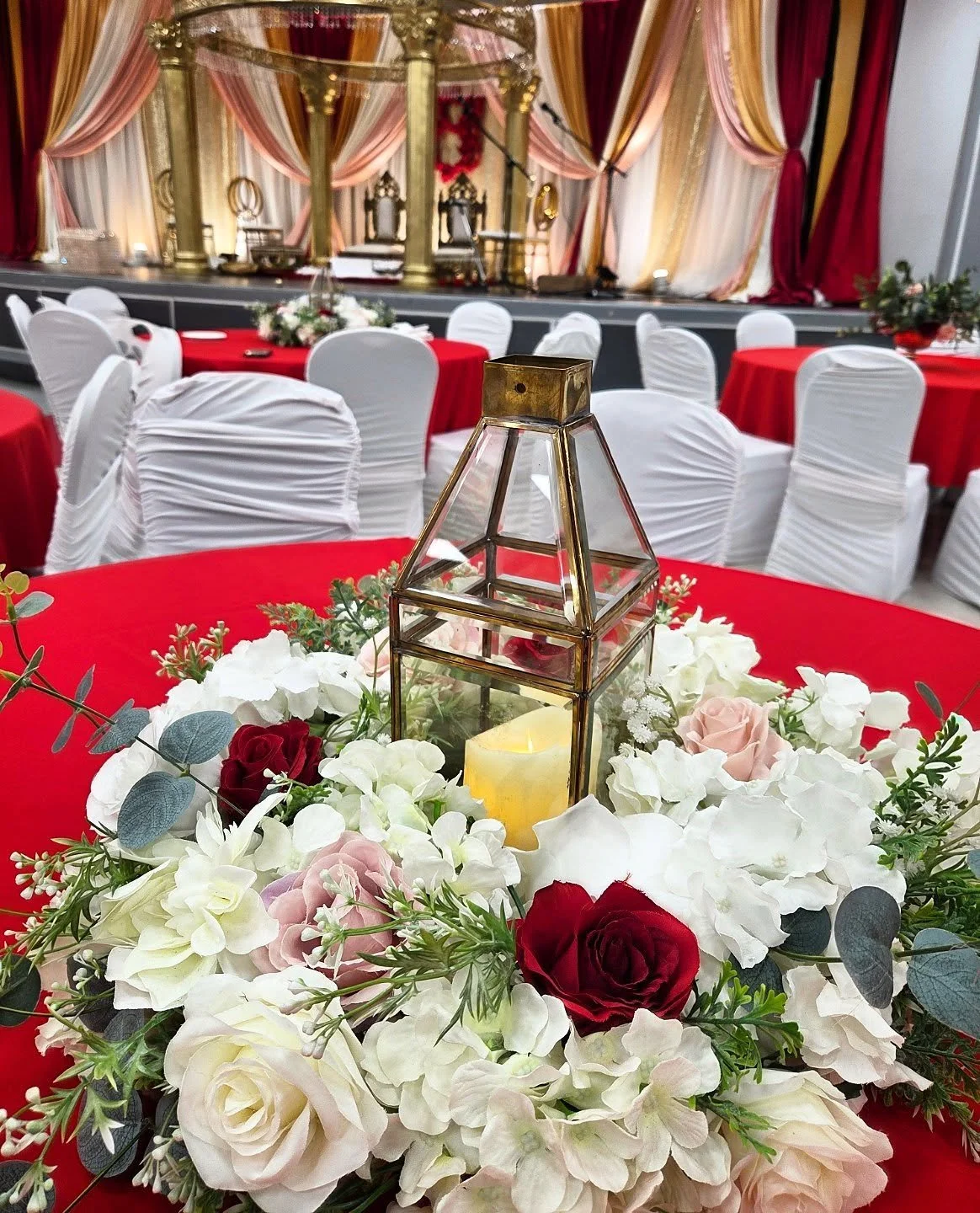 Beautiful tones of deep red, gold , ivory and blush accented the tables for Avenash and Shivani 
Our Regal Crystal Mandap Collection 
#mandap #hindudecor #hinduwedding #weddingreel #gtaweddings