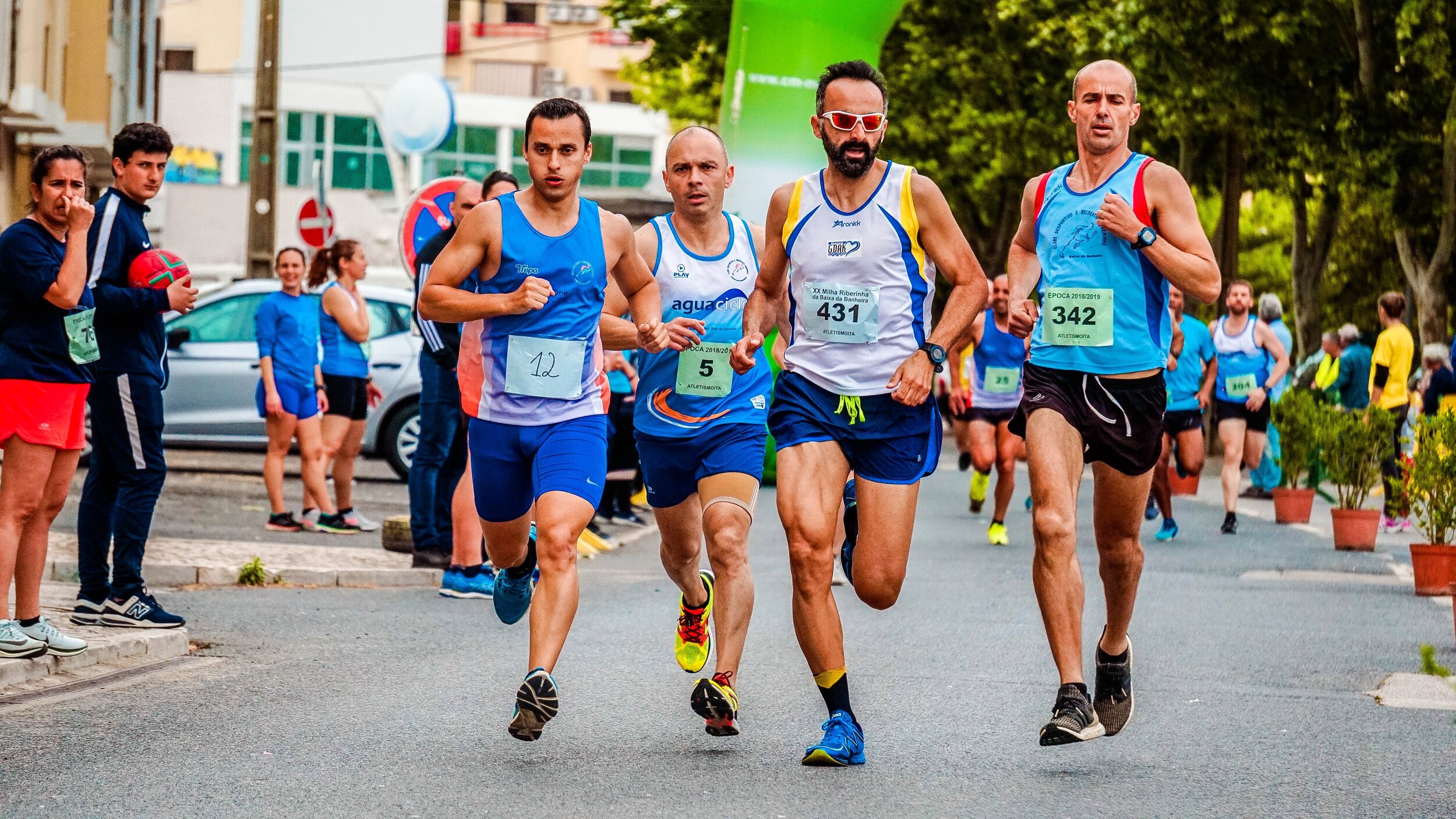 four-men-running-on-2168292.jpg