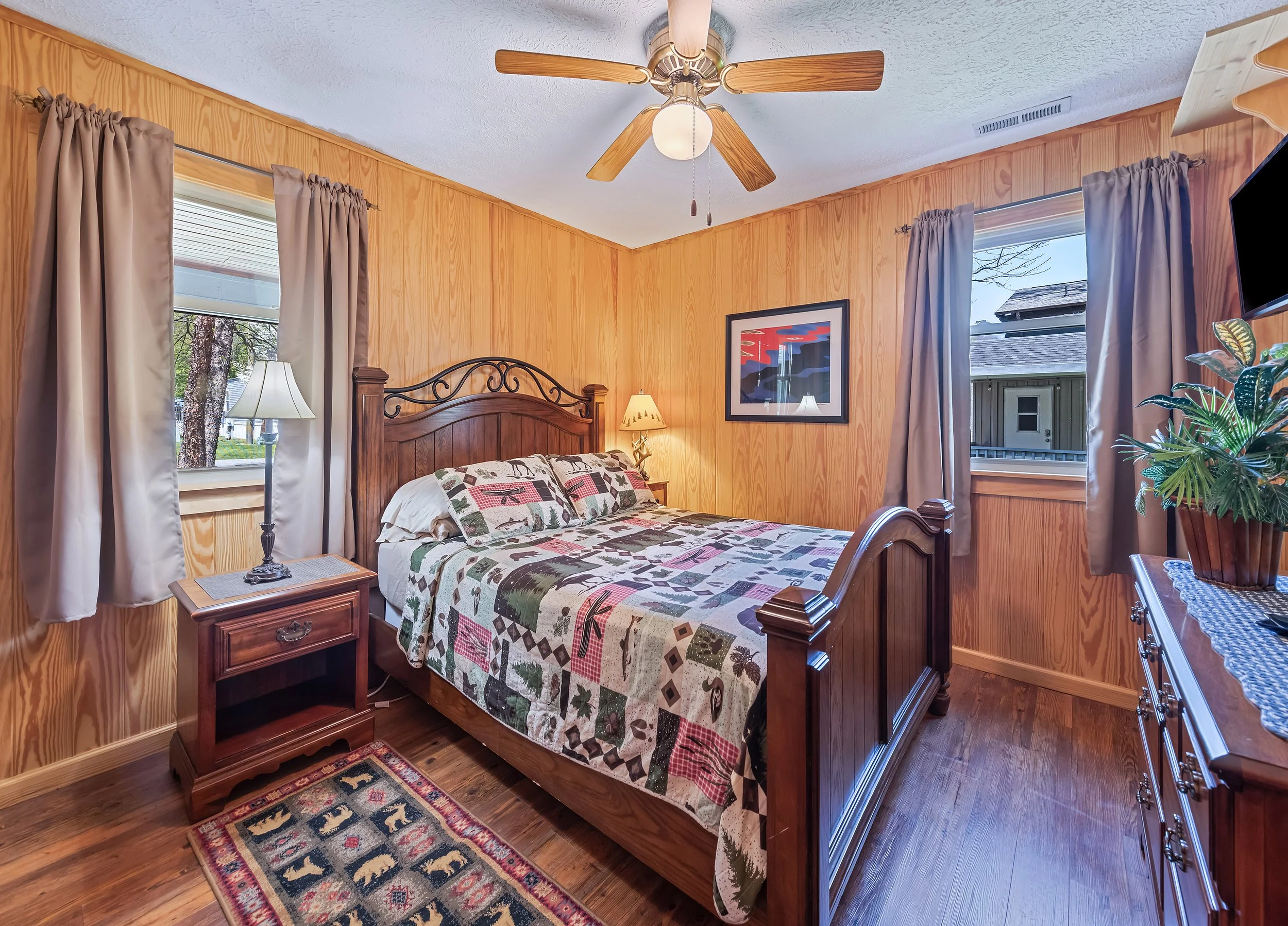 2nd bedroom with queen bed.