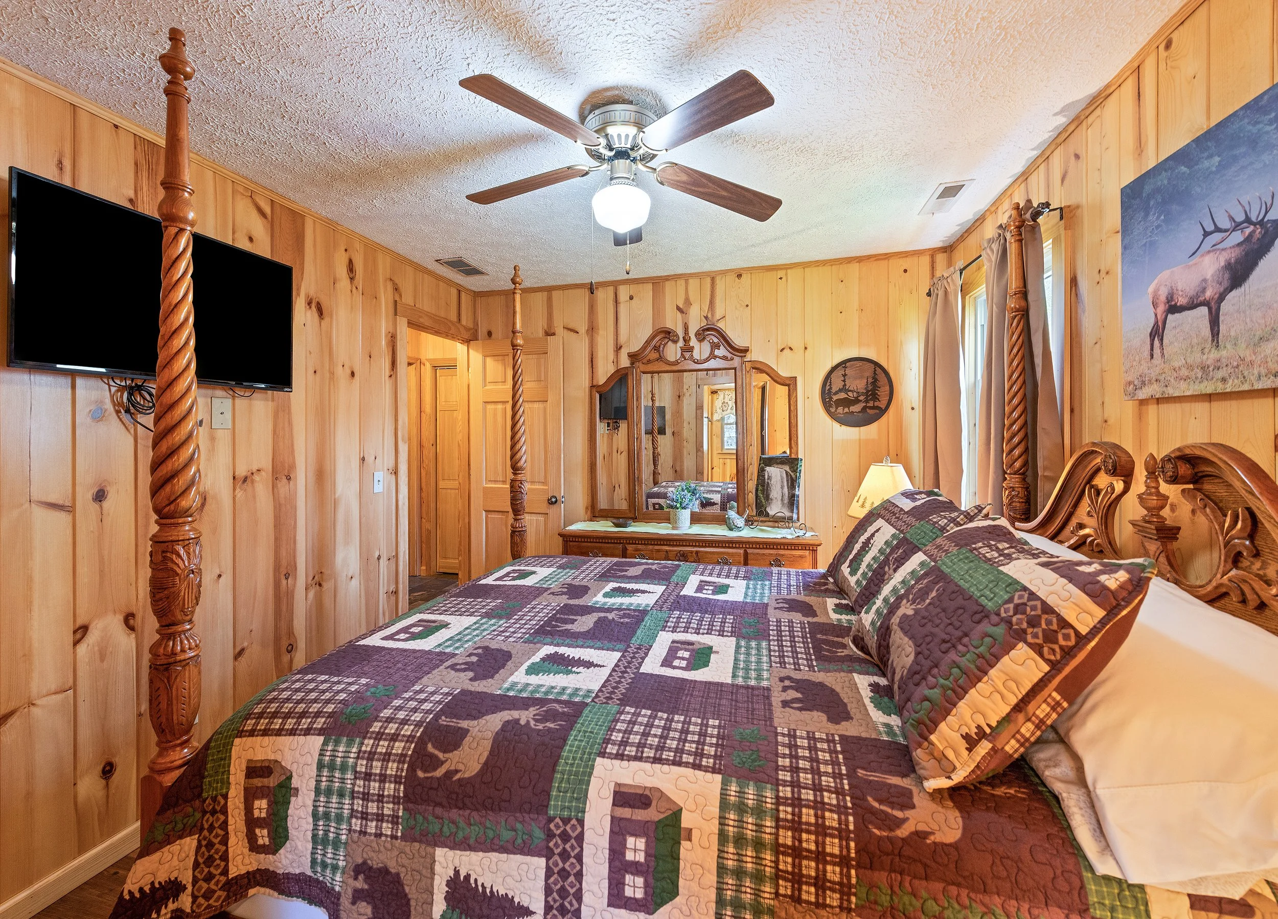 Primary bedroom with queen bed.