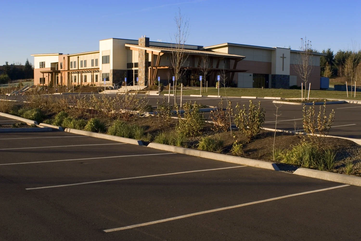 The Greenbox Design team was responsible for the design and master plan of the Willamette Christian Church in West Linn, Oregon. The three-phase facility sits atop West Linn’s highest peak. Large expanses of glass capture views of the Willamette and 