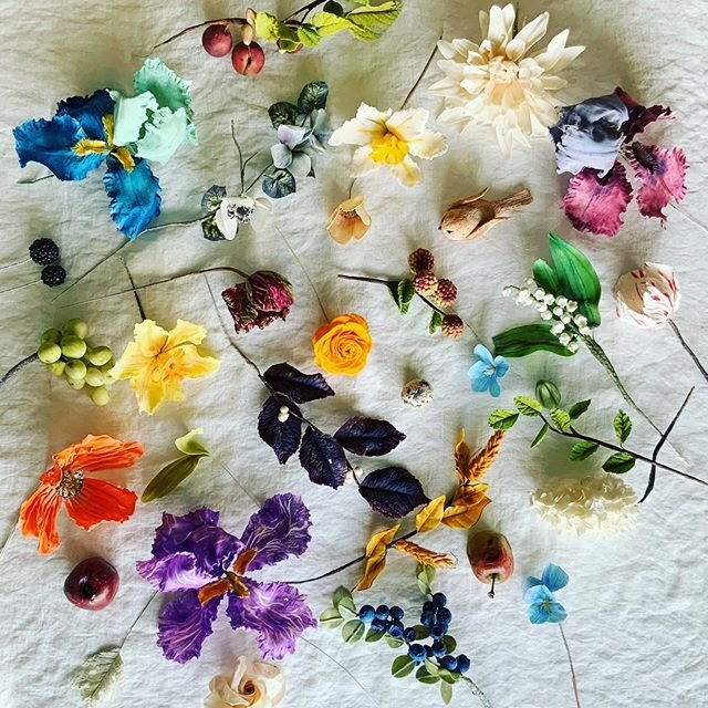 If you can&rsquo;t attend an event but want to be there in spirit, send them a bouquet of sugar flowers that will last forever! You pick flowers, leaves, fruit, colors, everything! Link in bio
.
.
.
.
.
.
#sugarflowerbouquet #handmadesugarflowers #me