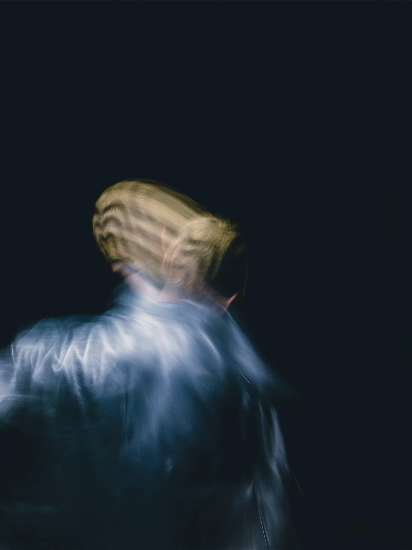 me puse a fluir haciendo foto fija para &ldquo;Latin Lover&rdquo; de @xclusivebaq 

Prod: @thejettix @nvdyouheardit
Direcci&oacute;n: @felipe_babilonia
Gaffer: @juan_esteban_londono.luig
Foto fija: este pechitooww🤲🏼
Styling: @martorell____
locaci&o