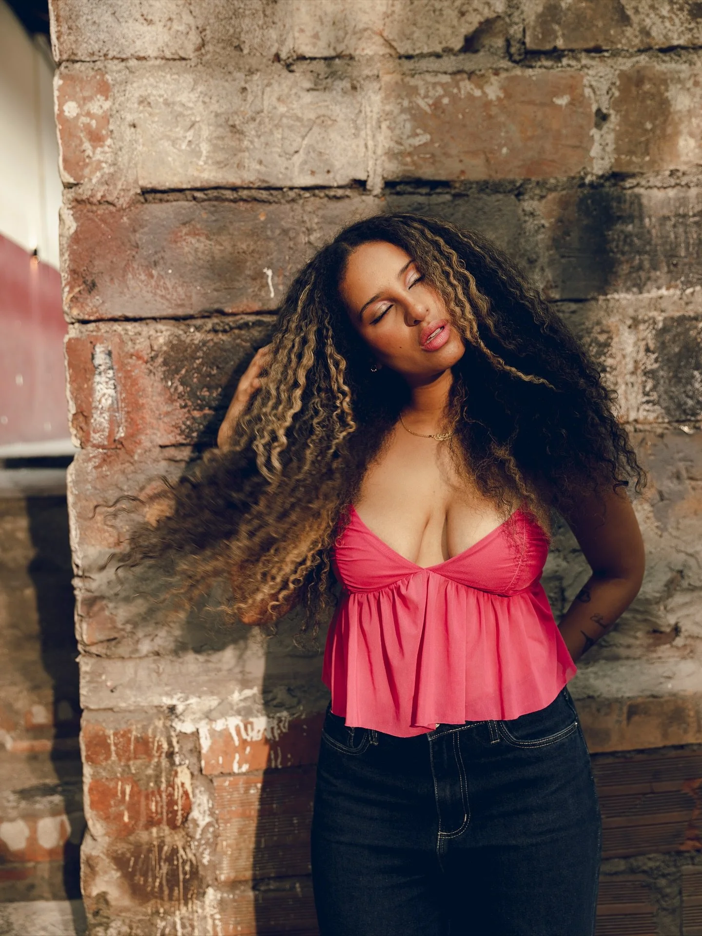 foto fija y ad para la promo de gira por europa de @eddyloverxo 💚
este es el segundo proyecto donde tengo la oportunidad de hacer asistencia de direcci&oacute;n jm que bendici&oacute;n!shoutout a @felipe_babilonia por la confi🗣️🧏🏻&zwj;♀️🫶🏼

dir