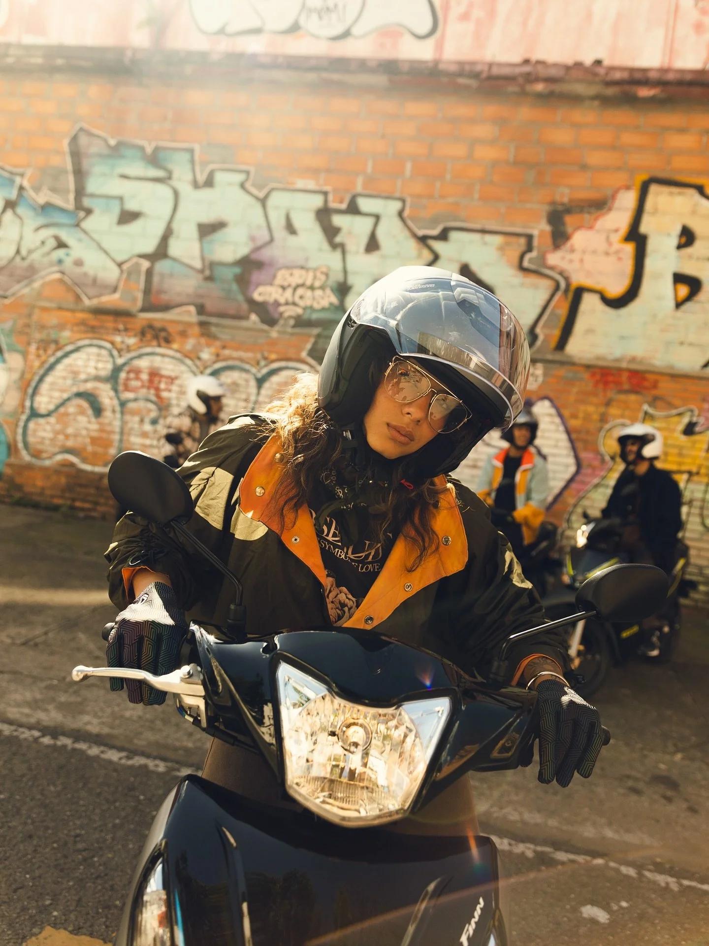 nuevo worksito de foto fija @yamahacolombia lanzando su nueva crypton finn. &ldquo;change the streets.&rdquo; 🏍️💨

cliente: @yamahacolombia
producido por: @enmoto

dir: @notnic0
prod: @roldi___ tqm roldi, gracias x la confiiii😮&zwj;💨🫶🏼🫂
prod e