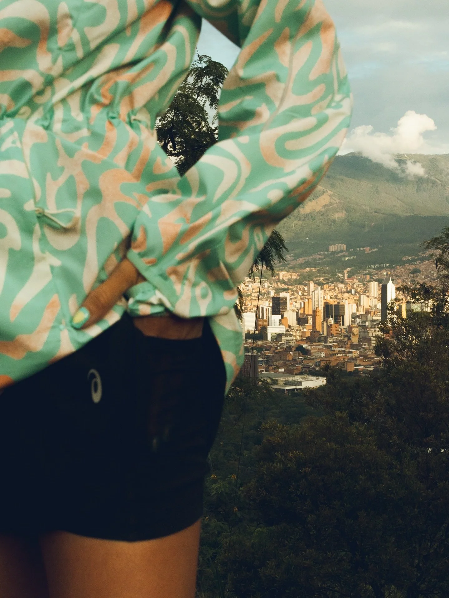 @asics_colombia 💚 
director: @davidlievanop
prod: @pablomejia2810
dop: @cam.borras
foto fija: yo ✨🫦🌠🫠
hair makeup and styling: @mariajoseakli_
styling asiss: @wtf_ronnieworld 

✨🌠 @laburuagencia