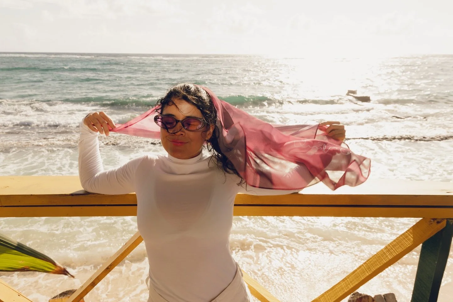 new camello out 💞 video oficial de &ldquo;qu&iacute;mica&rdquo; una canci&oacute;n de @srpablomusic y @pezktr producida por @parr.thomas ✨
dir, montaje y color: @thehouseofavo 
producci&oacute;n y foto fija: yo🥹💖🫦
vestuario @clarabaldovino 
talen