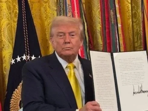 Trump%2Bwith%2BPH%2BDay%2BProclamation.jpg