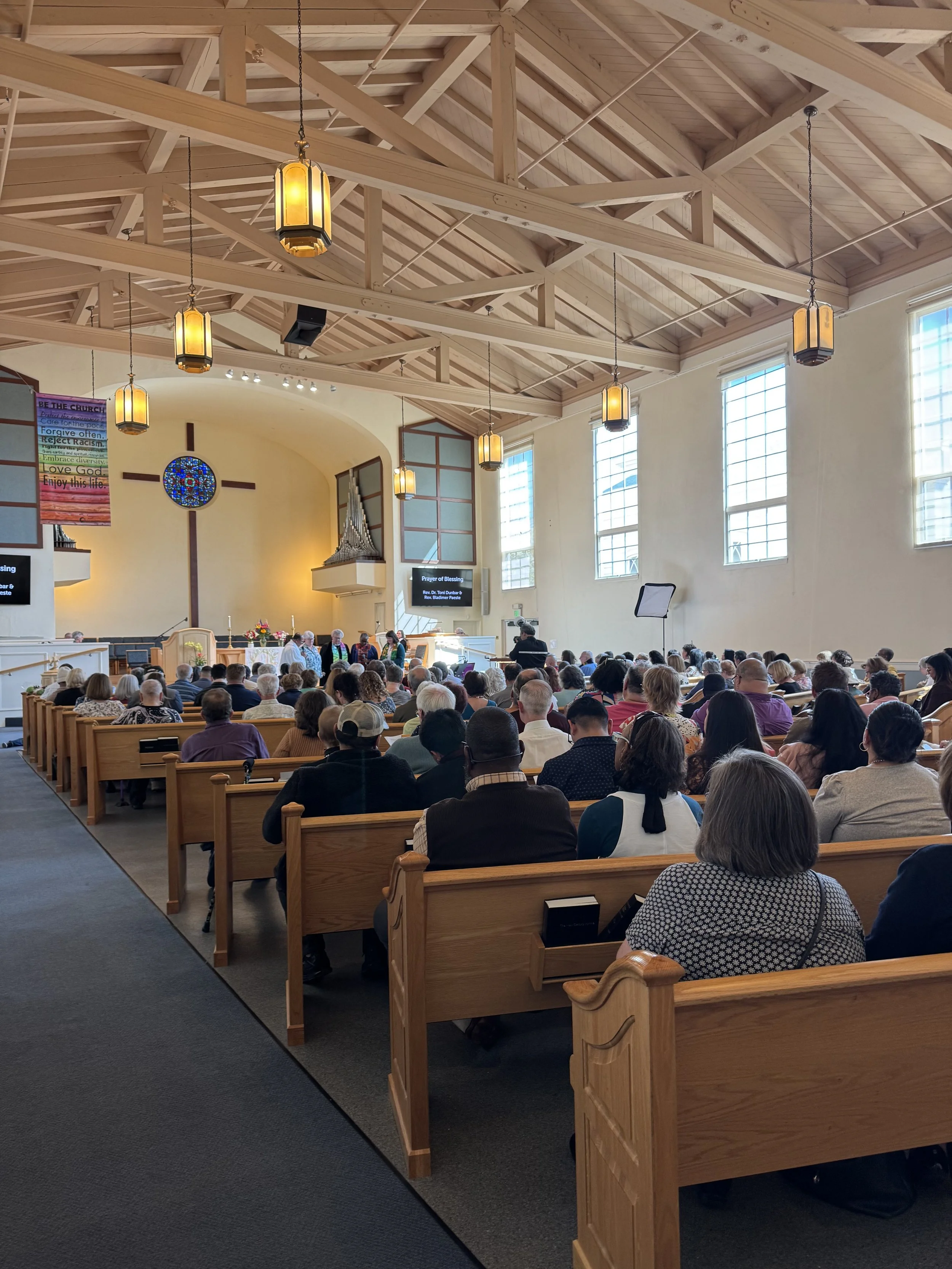Congregants in the pews at Eden UCC