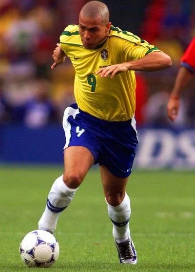Ronaldo Fenômeno in yellow and green Seleção kit