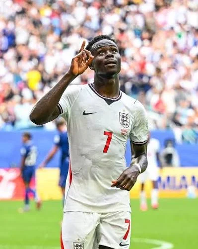 bukayo-saka-celebrating-england-goal