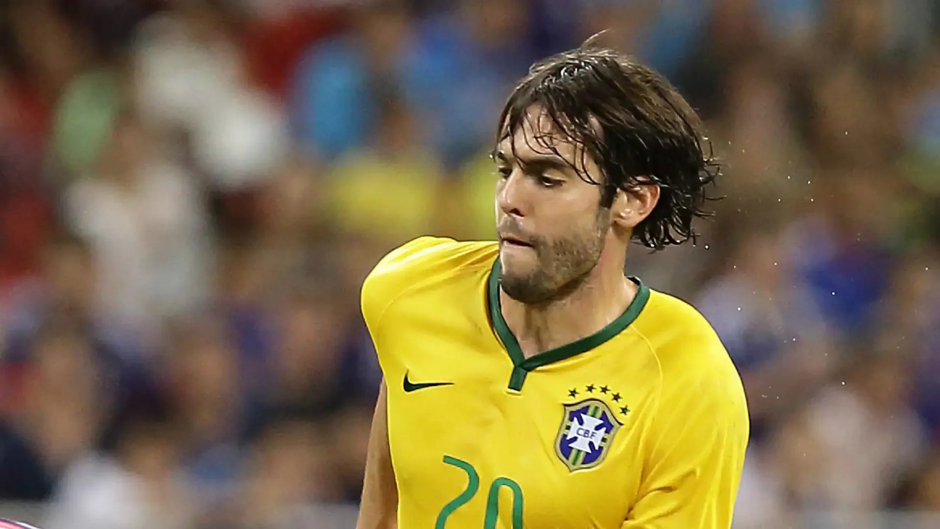 Kaká Brazil Seleção elegant midfield run