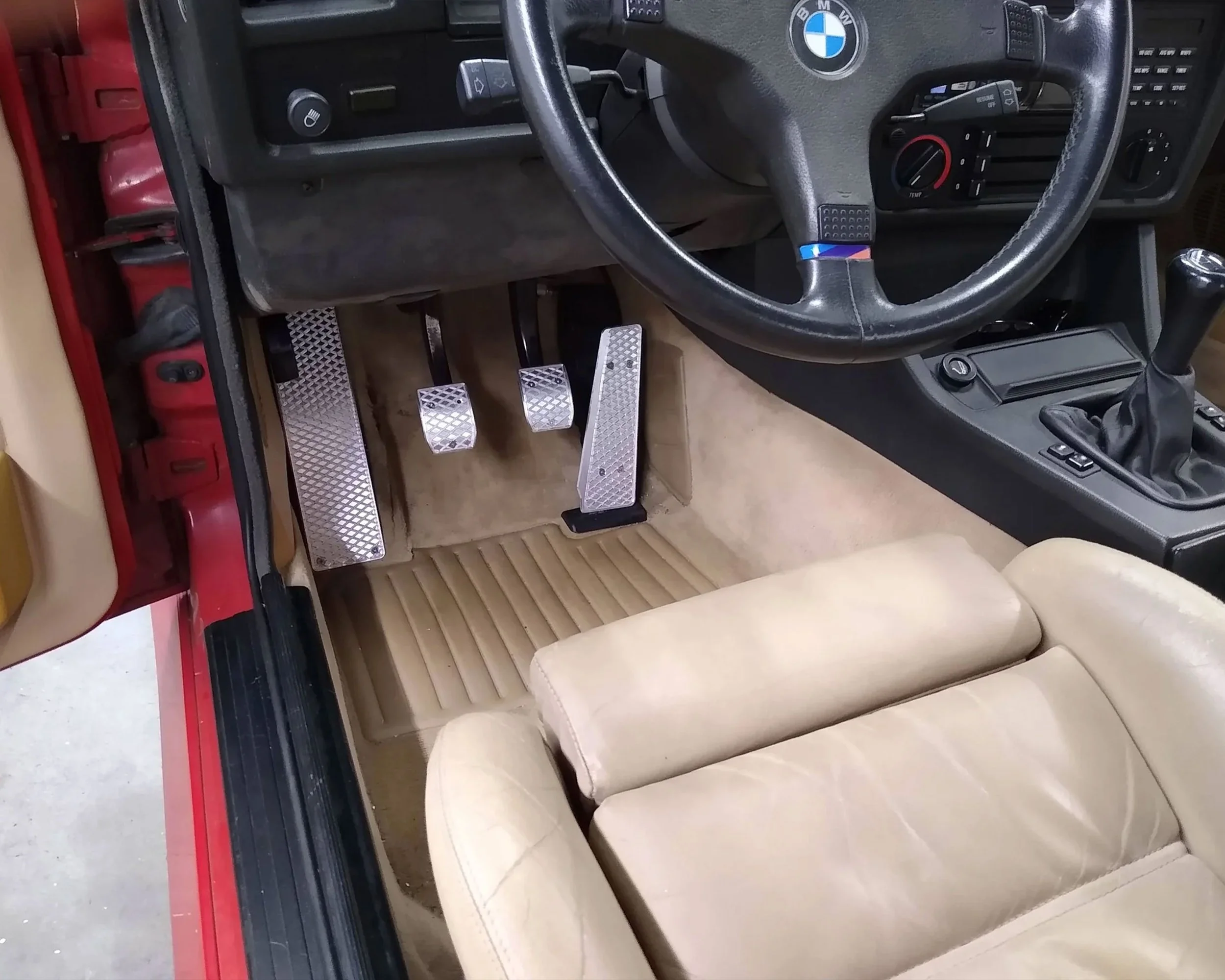 BMW_Pedals.jpg