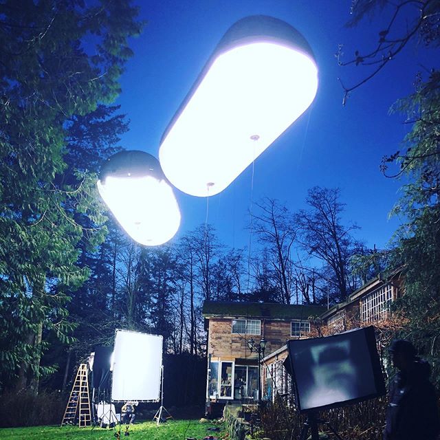 2x 7.2kw HMI balloons to start the day on this tv series.
&bull;
&bull;
&bull;
&bull;
#balloonlight #tvseries #season1 #setlife #setlighting #dop #cinematography #hmilighting #leveluplighting #helium #filmproduction #bcfilm #day #intday #hmiballoon #