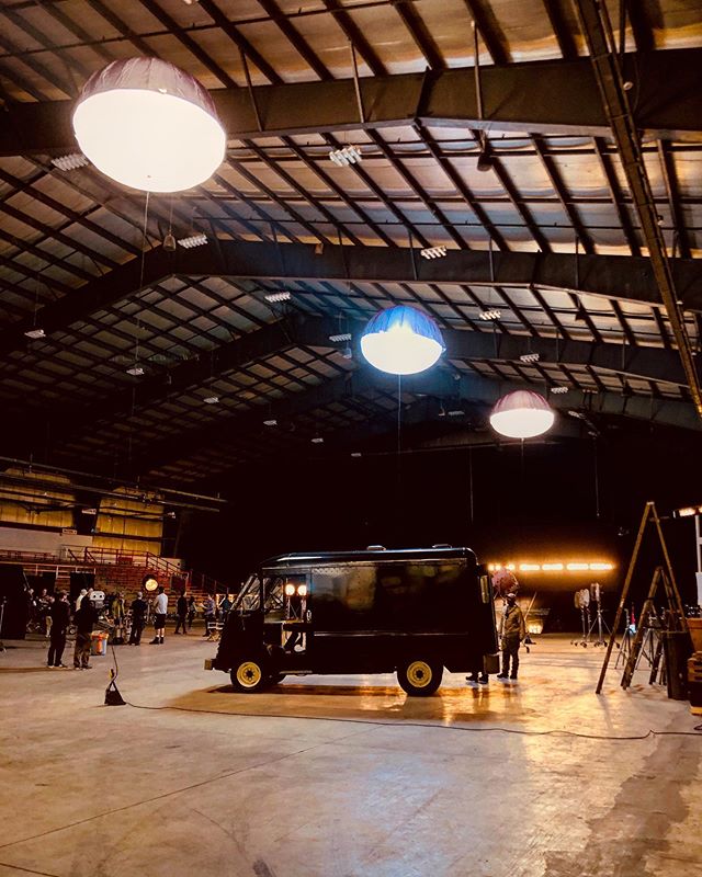 #leveluplighting out with 3 Hybrid #balloonlights in #cloverdale BC today on this #tvseries .
.
.
.
#indoorshoot #filmlights #balloonlight #onset #setlife #cinematography #ambiance #light #lighteverywhere #helium #spark #hmi #tungsten #hybrid #filmbc