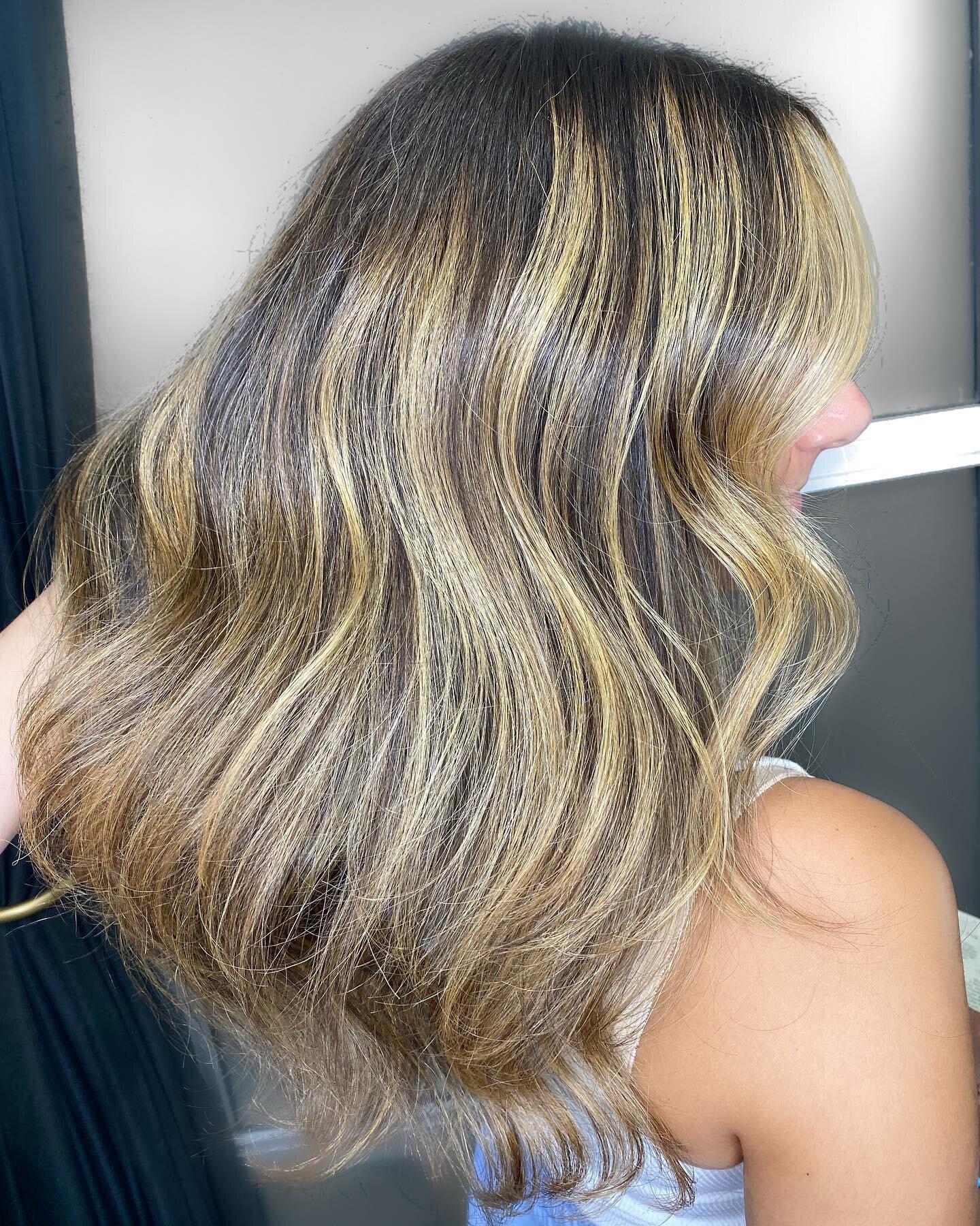 ✨A N T O N I A ✨ what summer dreams are made of 😍 #HairByAmanduhh @havensalonny ⠀
&bull;⠀
⠀
&bull;⠀
⠀
&bull;⠀
⠀
&bull;⠀
⠀
&bull;
⠀
&bull;⠀
#modernsalon #longislandny #saloneducation #behindthechair #hair #salonlife #beauty #hairstyle #haircolorists 