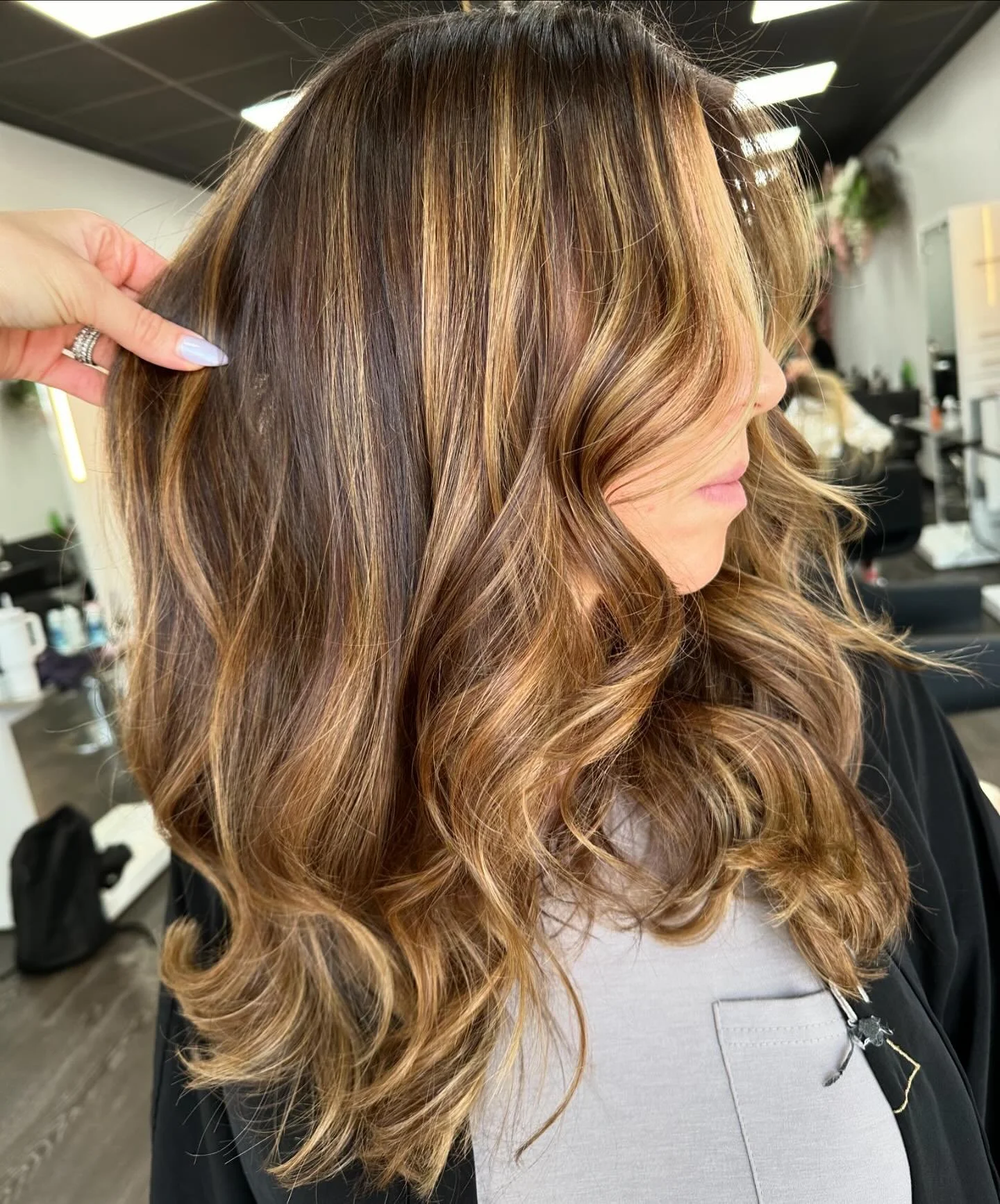 ✨E R I C A ✨ pretty honey 🍯 tones for this beauty #HairByAmanduhh @havensalonny ⠀ &bull;⠀
⠀
&bull;⠀
⠀
&bull;⠀
⠀
&bull;⠀
⠀
&bull;
⠀
&bull;⠀
#modernsalon #longislandny #saloneducation #behindthechair #hair #salonlife #beauty #hairstyle #haircolorists 