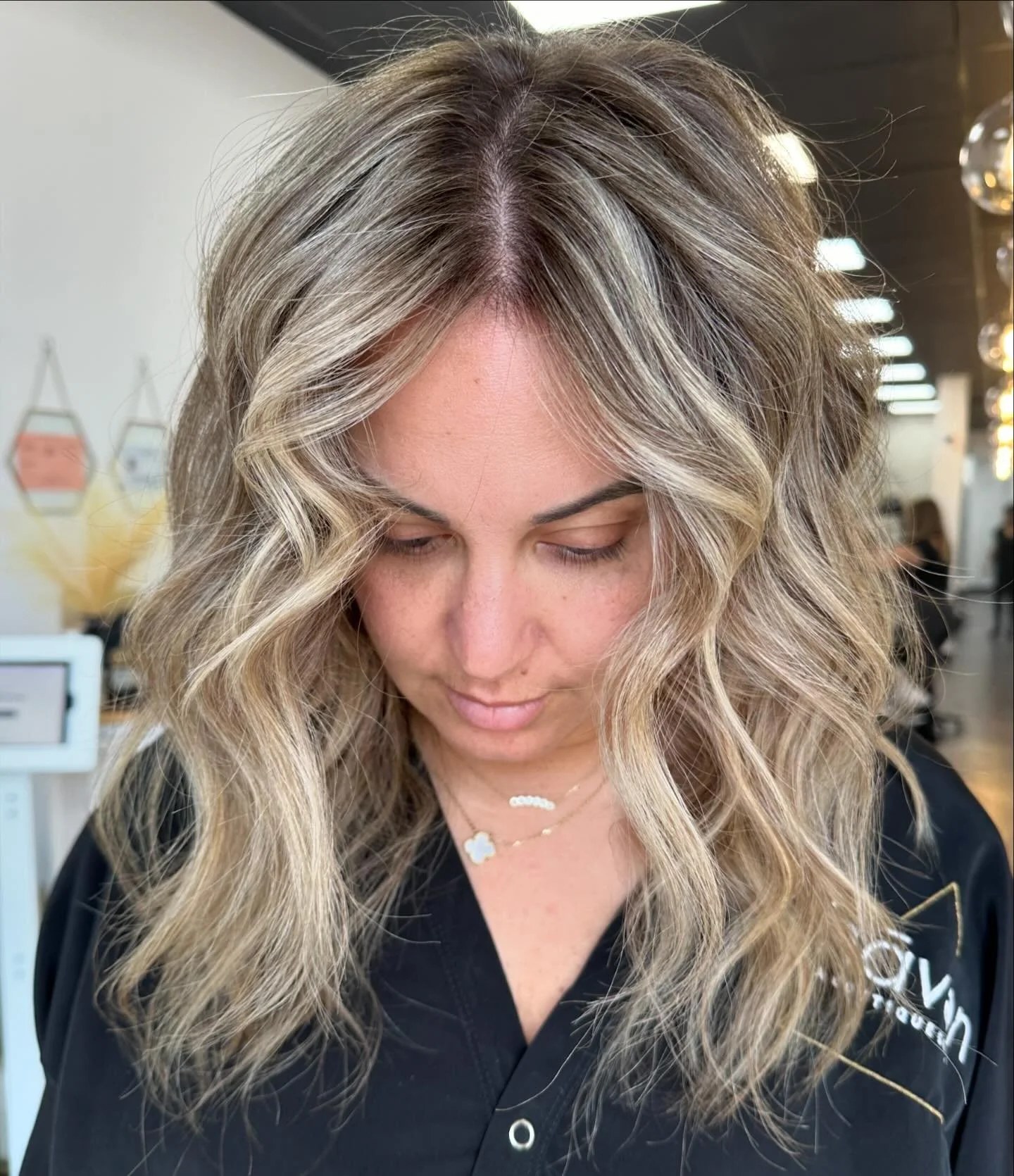 ✨E V A ✨ our 6:30 am appointment was soooo worth it 🤤 obsessed with this beauty🖤 #HairByAmanduhh @havensalonny ⠀ &bull;⠀
⠀
&bull;⠀
⠀
&bull;⠀
⠀
&bull;⠀
⠀
&bull;
⠀
&bull;⠀
#modernsalon #longislandny #saloneducation #behindthechair #hair #salonlife #b