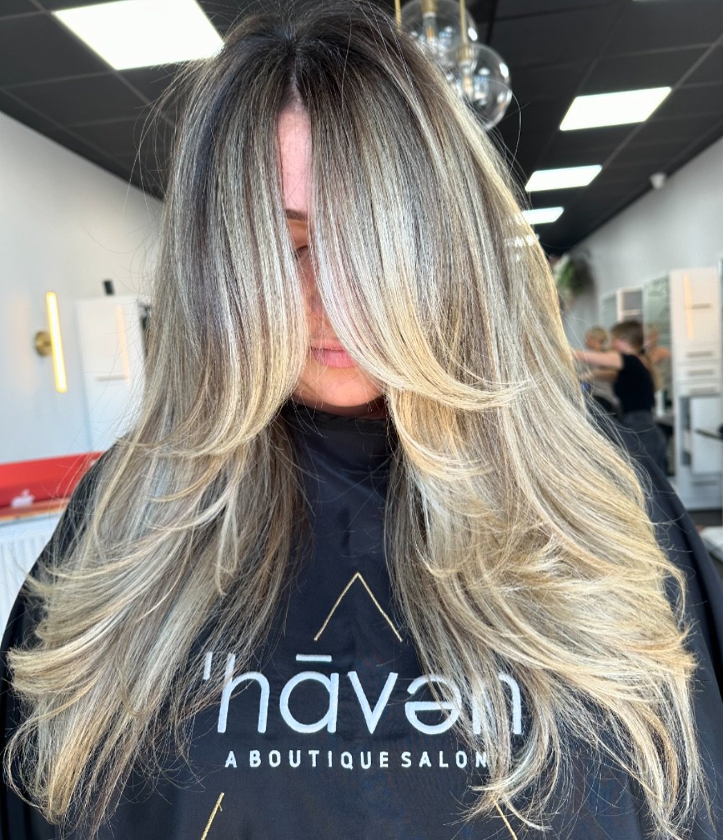✨A L E X A ✨ this tone and this cut ..👩&zwj;🍳💋 #HairByAmanduhh @havensalonny ⠀ &bull;⠀
⠀
&bull;⠀
⠀
&bull;⠀
⠀
&bull;⠀
⠀
&bull;
⠀
&bull;⠀
#modernsalon #longislandny #saloneducation #behindthechair #hair #salonlife #beauty #hairstyle #haircolorists #