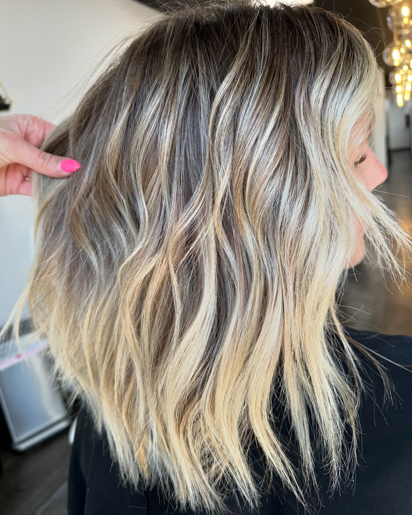 ✨K R I S T I N ✨  bright blonde teasylight for this beauty #HairByAmanduhh @havensalonny &bull;⠀
⠀
&bull;⠀
⠀
&bull;⠀
⠀
&bull;⠀
⠀
&bull;
⠀
&bull;⠀
#modernsalon #longislandny #saloneducation #behindthechair #hair #salonlife #beauty #hairstyle #haircolo