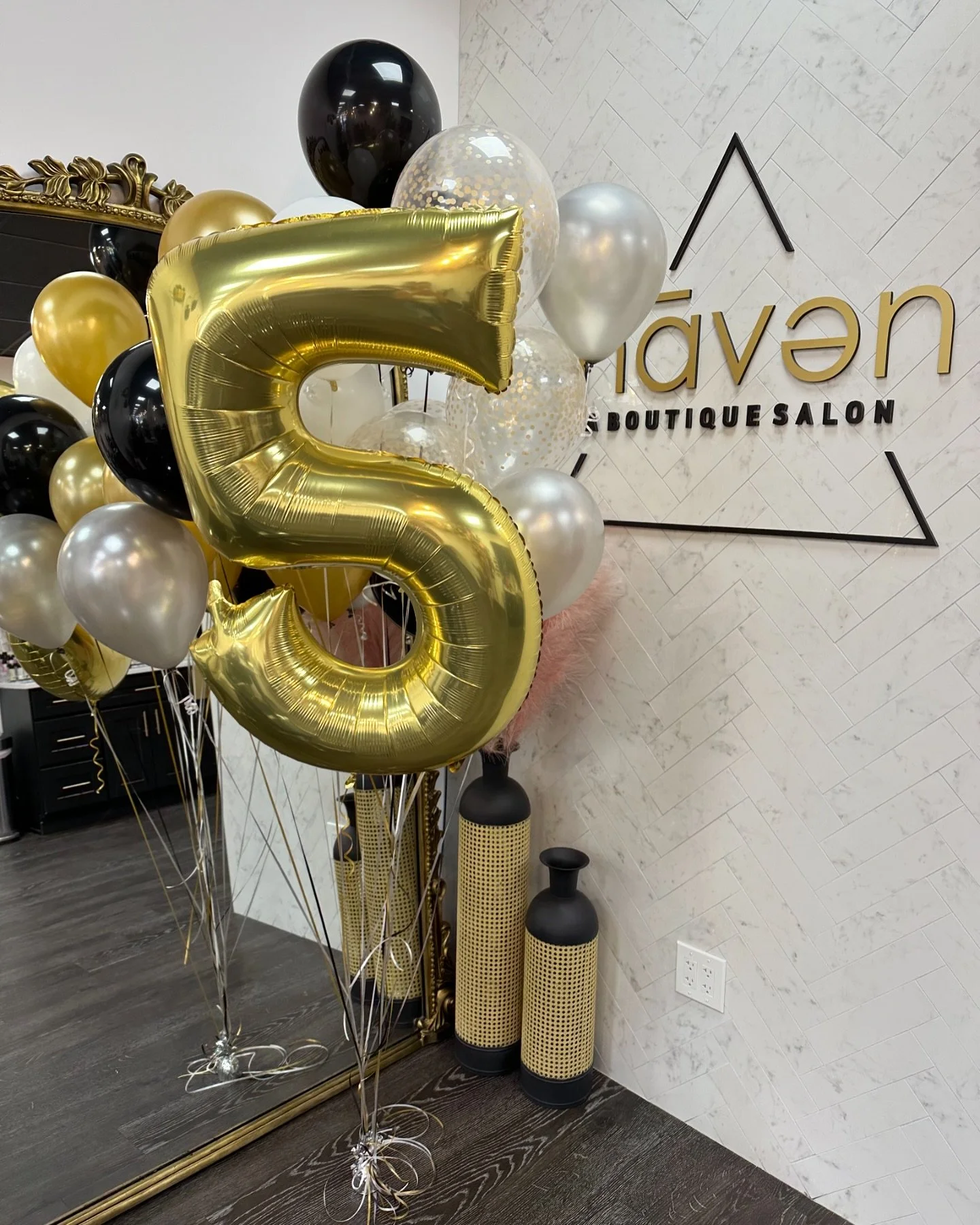 Happy birthday to us @havensalonny! Year 5🖤
