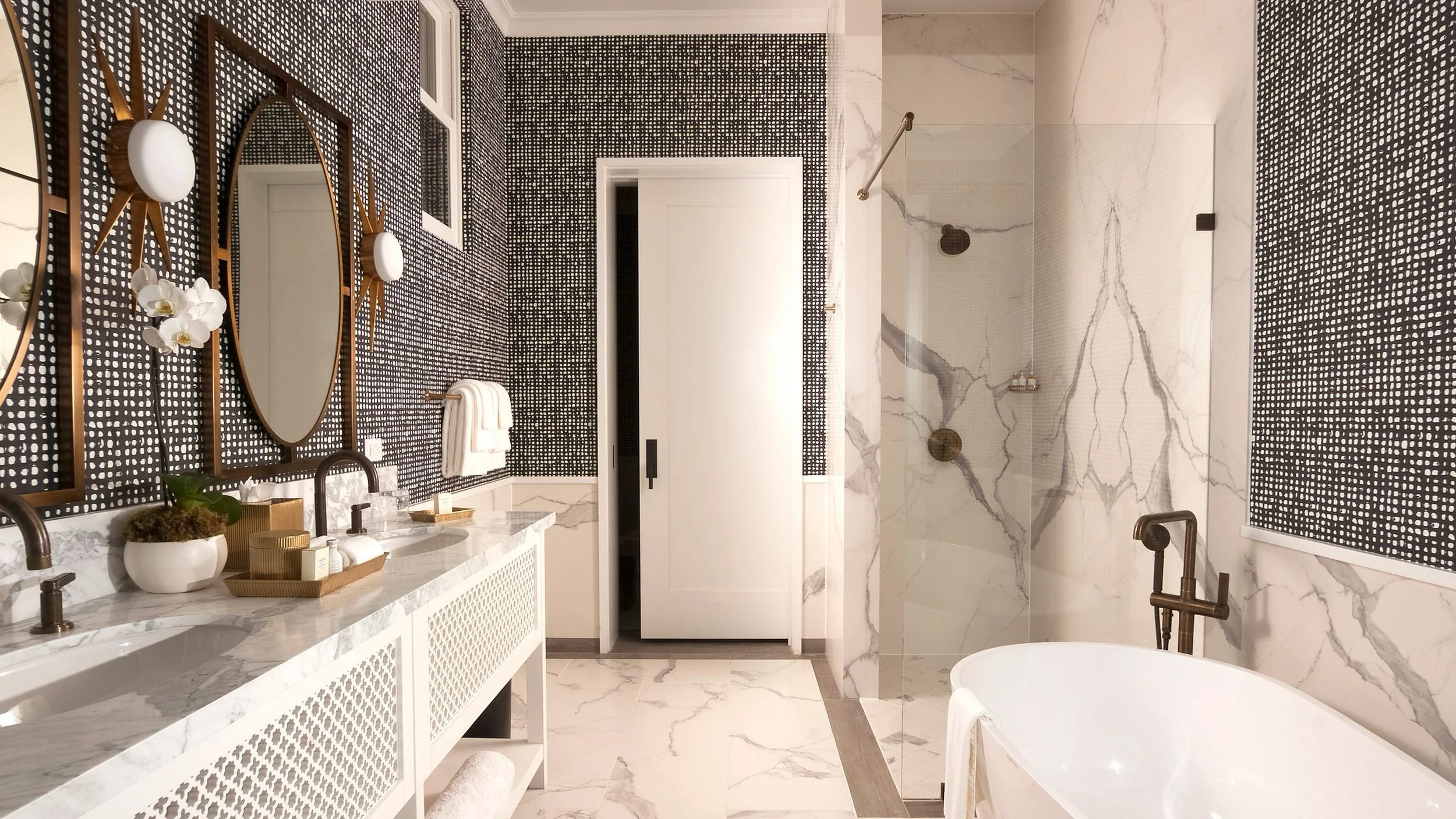 bathroom hotel californian.jpg