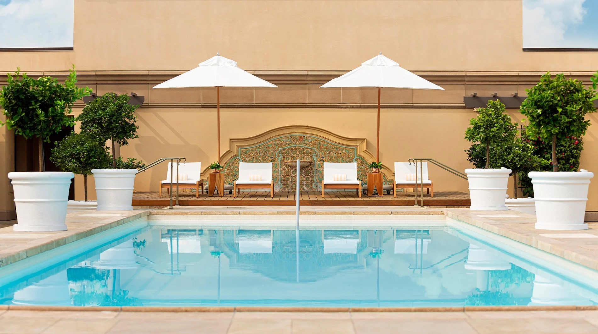 the-maybourne-beverly-hills-rooftop-pool.jpg